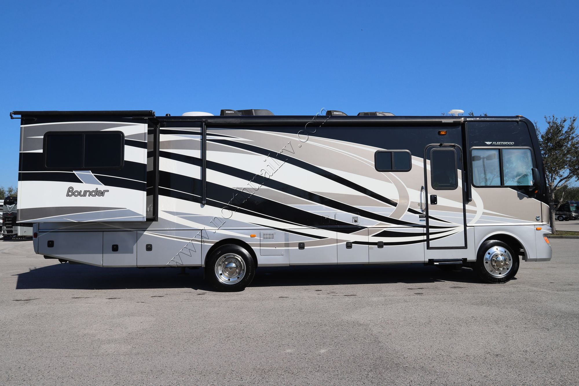 Used 2015 Fleetwood Bounder 33C Class A  For Sale