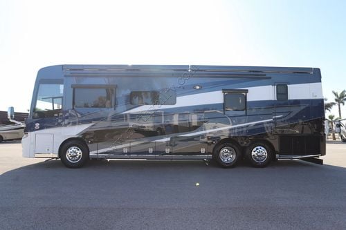 2025 Newmar Mountain Aire 3825