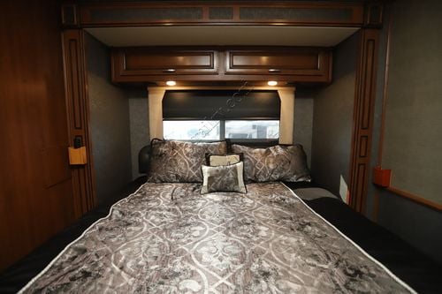 2015 Fleetwood Bounder 33C