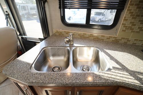 2015 Fleetwood Bounder 33C