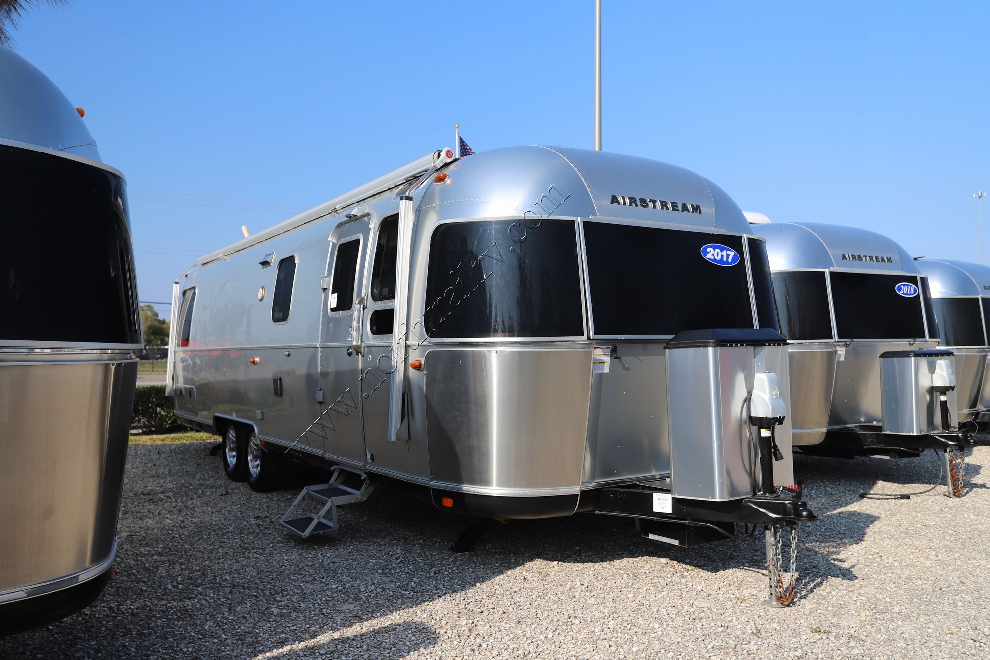 2023 Airstream Classic 33FB Travel Trailer Used  For Sale