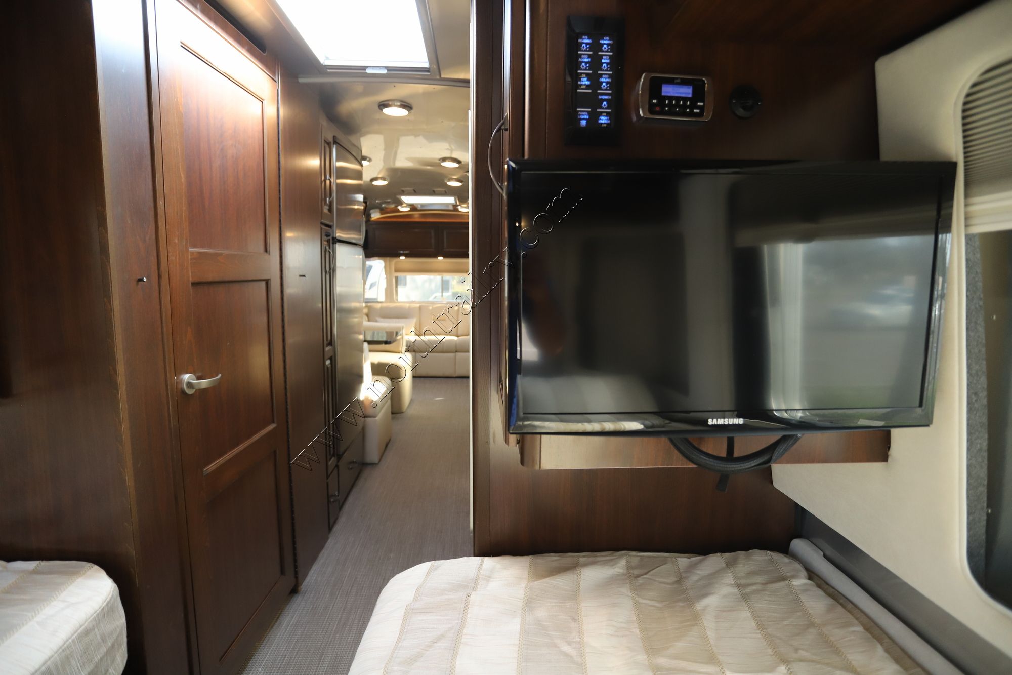 2023 Airstream Classic 33FB Travel Trailer Used  For Sale