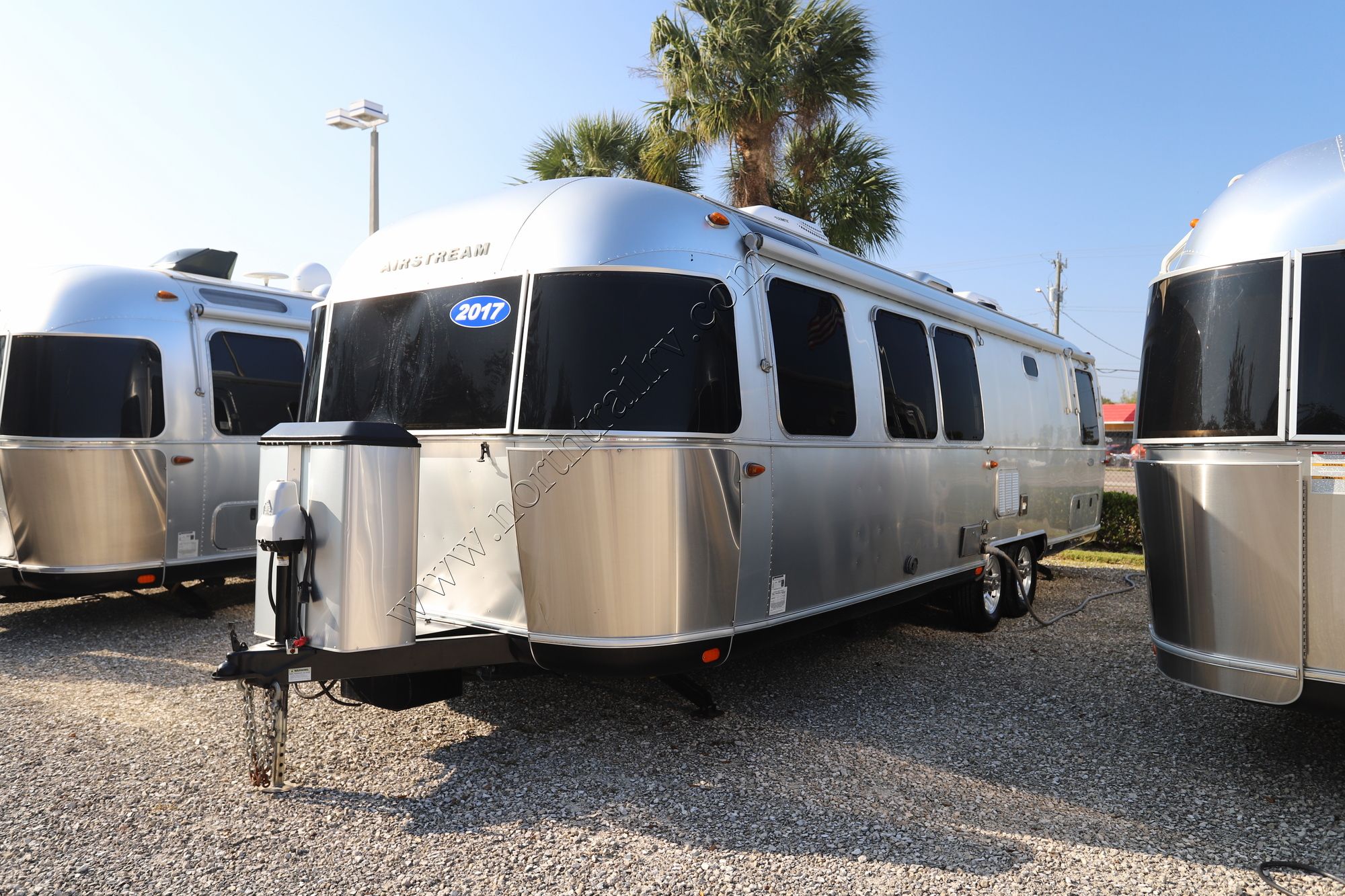 2023 Airstream Classic 33FB Travel Trailer Used  For Sale