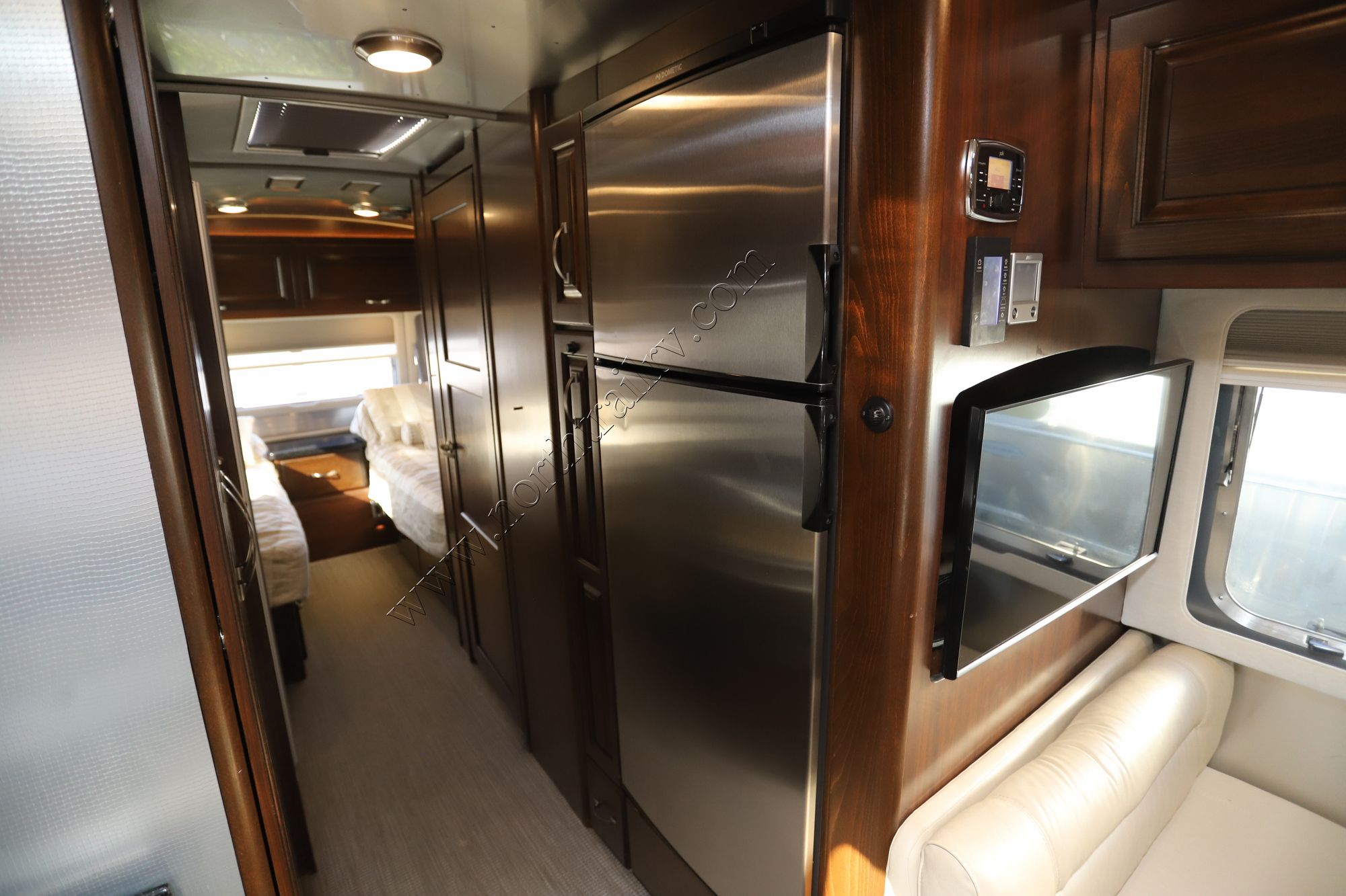 2023 Airstream Classic 33FB Travel Trailer Used  For Sale