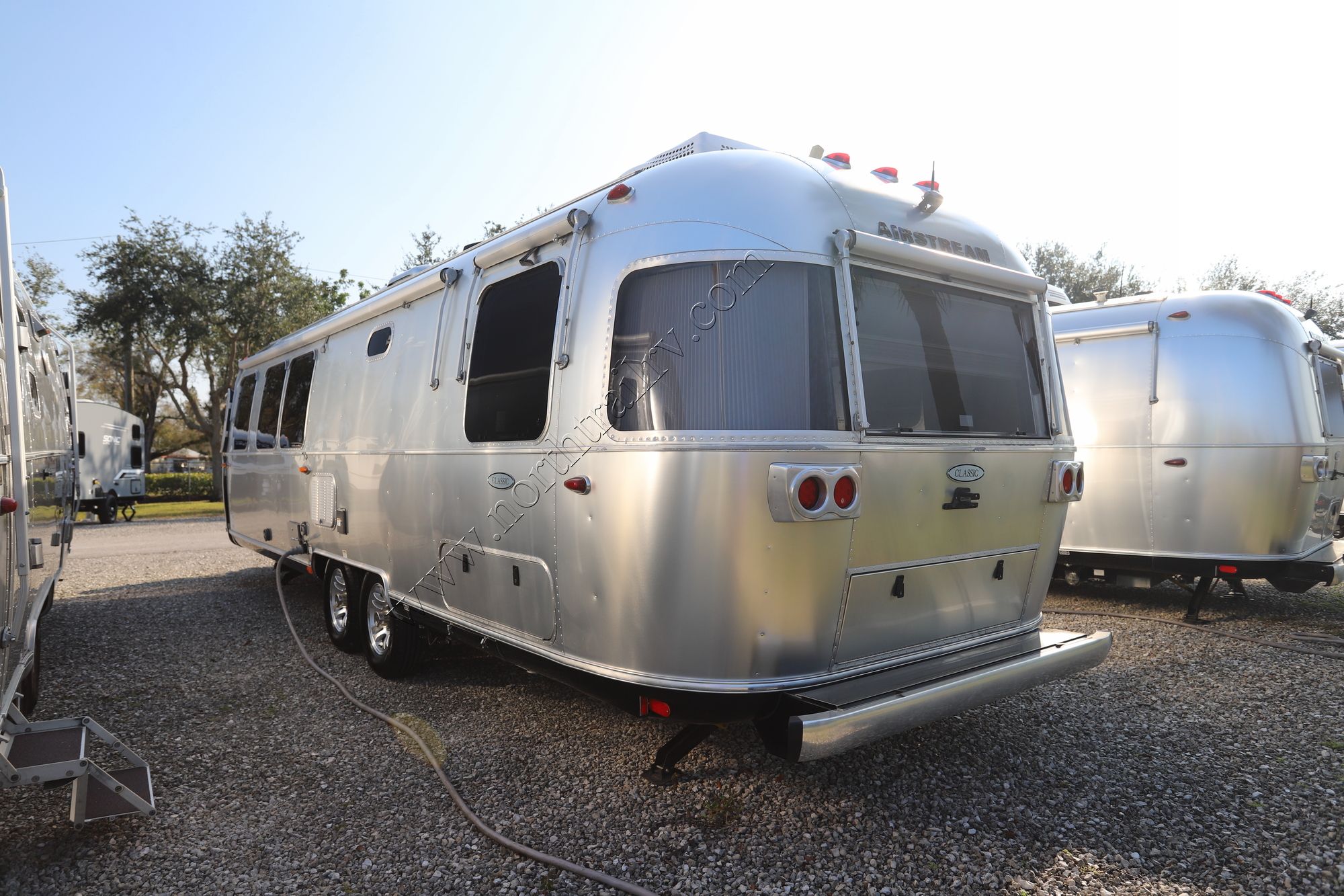 2023 Airstream Classic 33FB Travel Trailer Used  For Sale