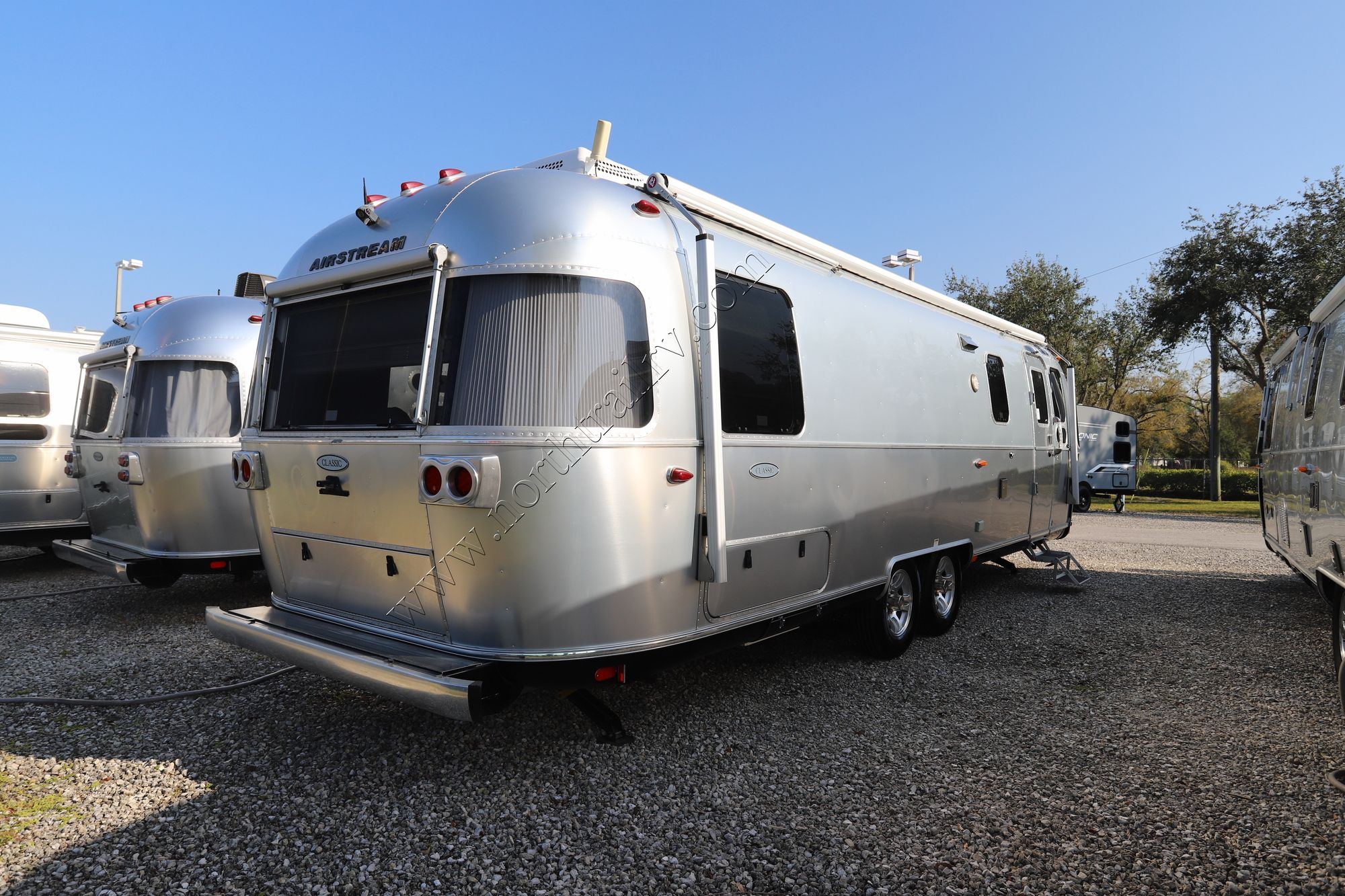 2023 Airstream Classic 33FB Travel Trailer Used  For Sale