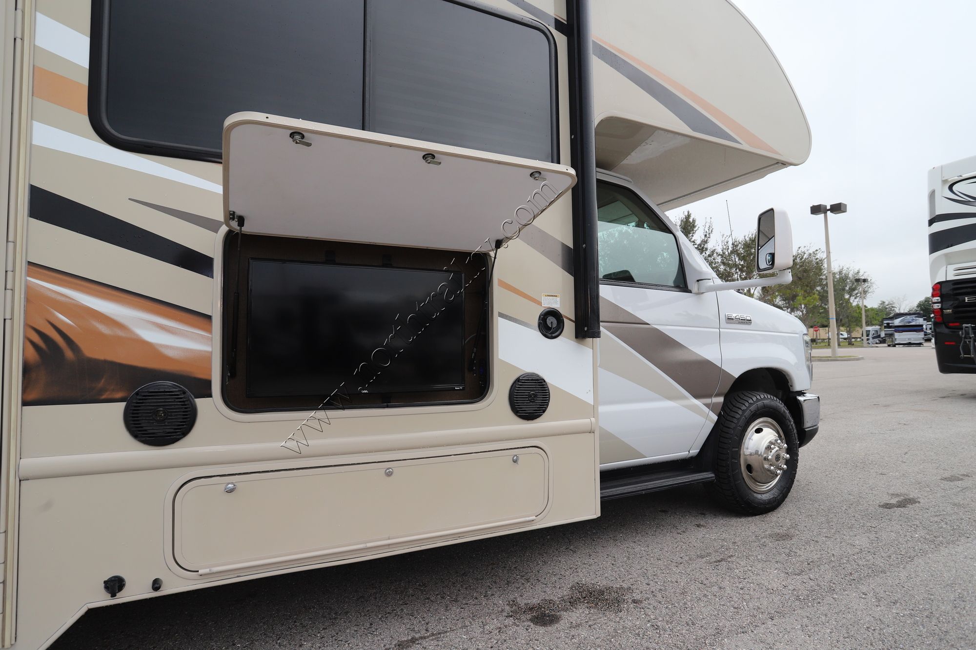 Used 2016 Thor Freedom Elite 29FE Class C  For Sale