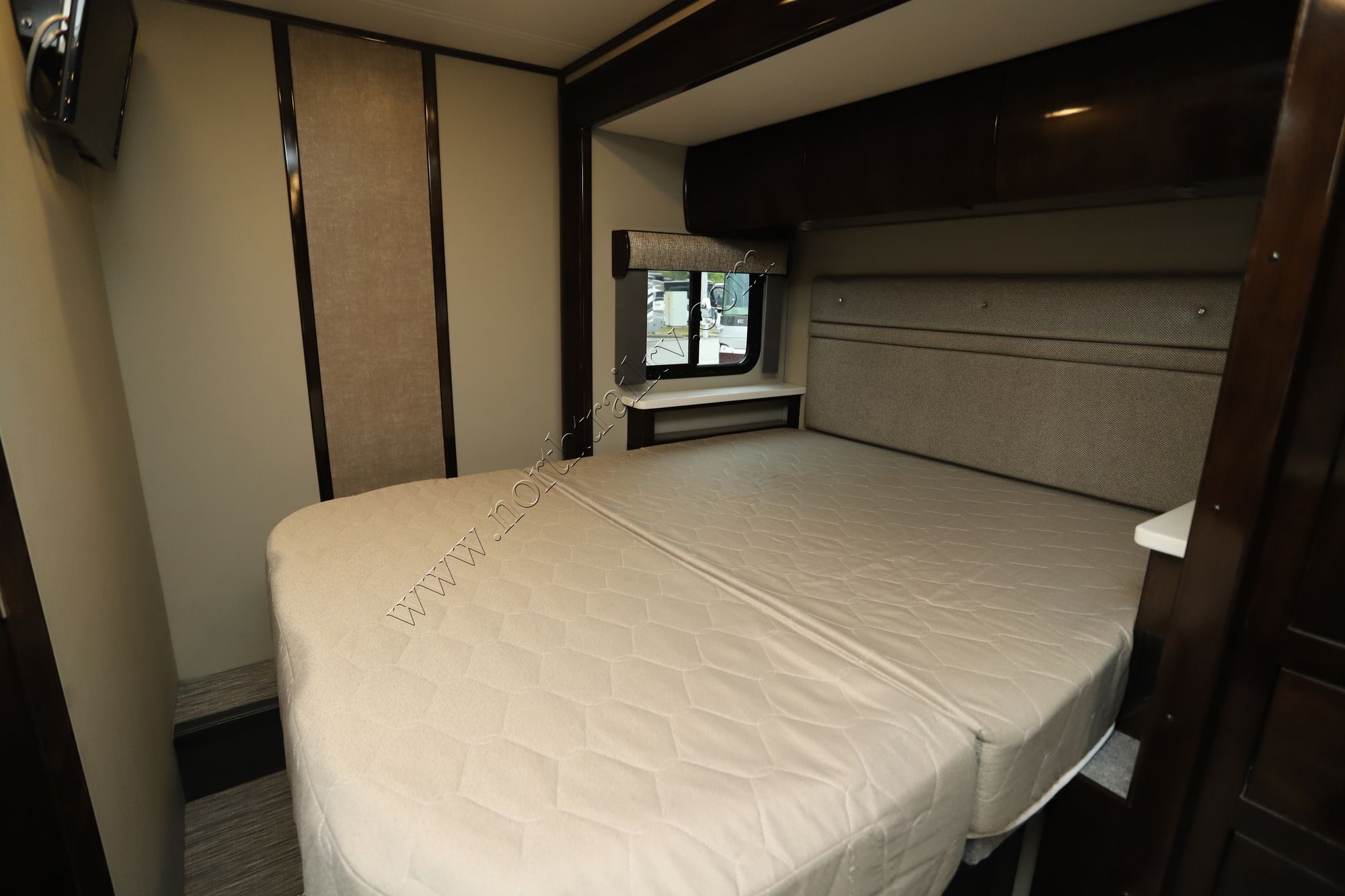 Used 2022 Renegade Rv Vienna 25VFWS Class C  For Sale