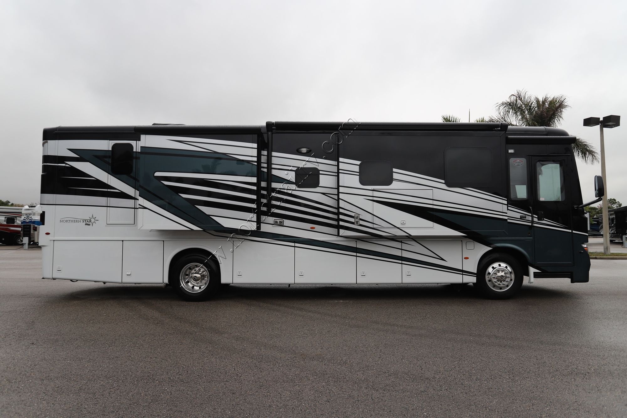 New 2025 Newmar Northern Star 3709 Class A  For Sale