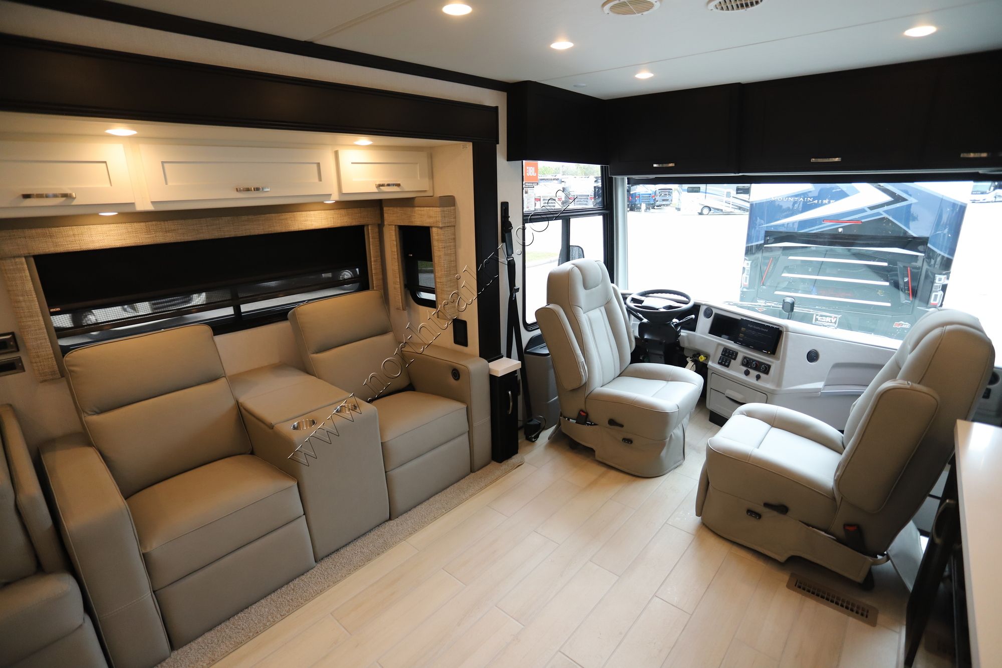 New 2025 Newmar Northern Star 3709 Class A  For Sale