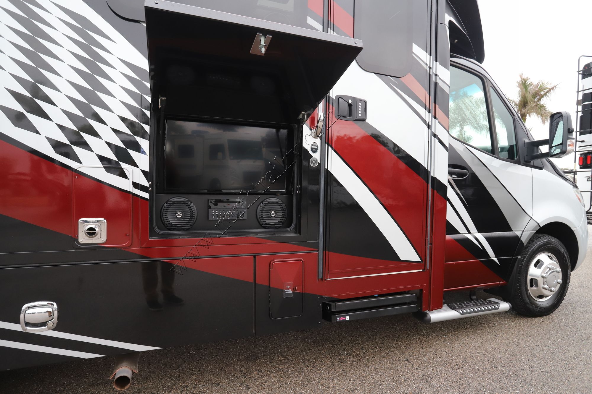 Used 2022 Renegade Rv Vienna 25VFWS Class C  For Sale