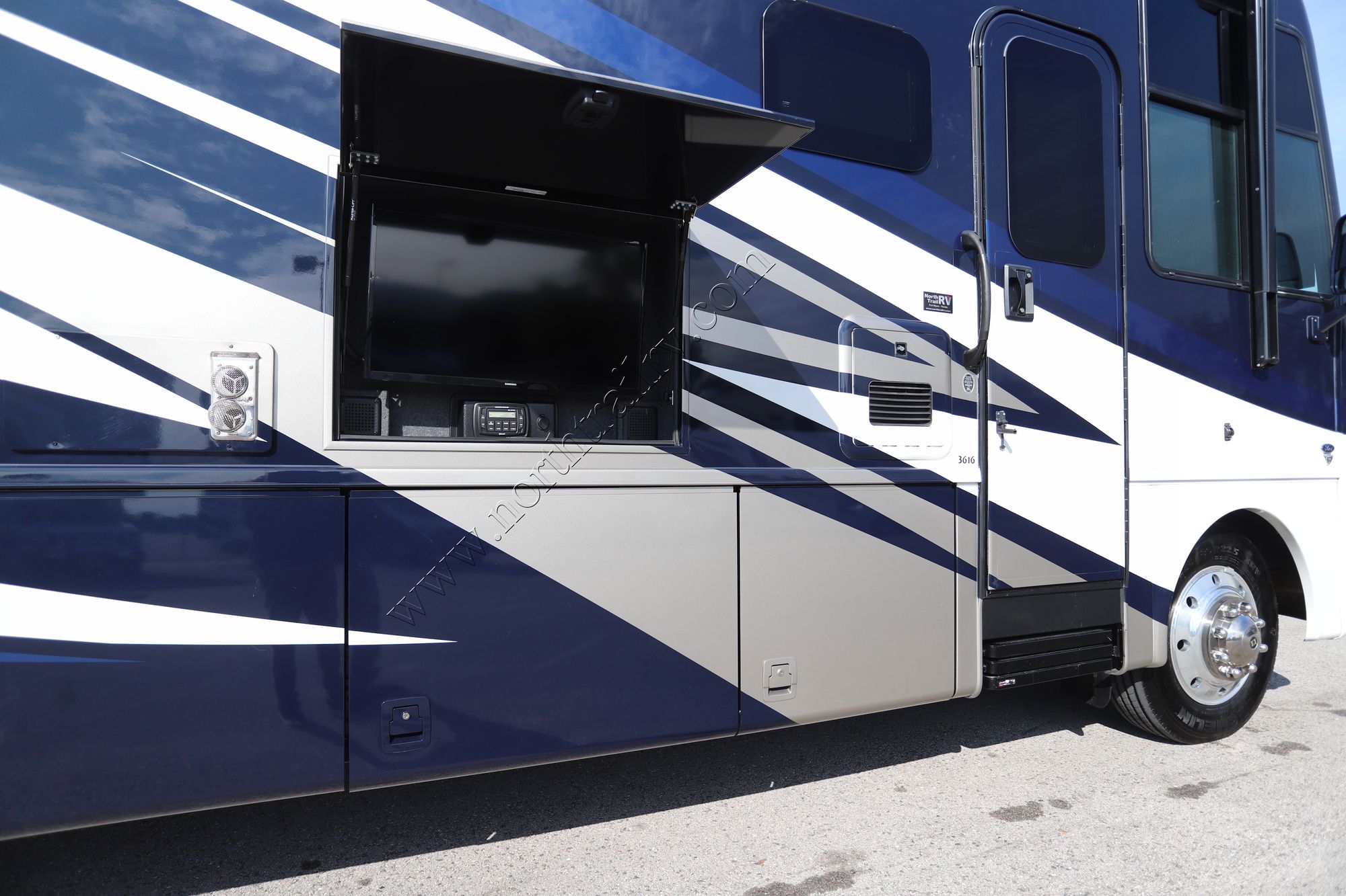Used 2023 Newmar Bay Star 3616 Class A  For Sale