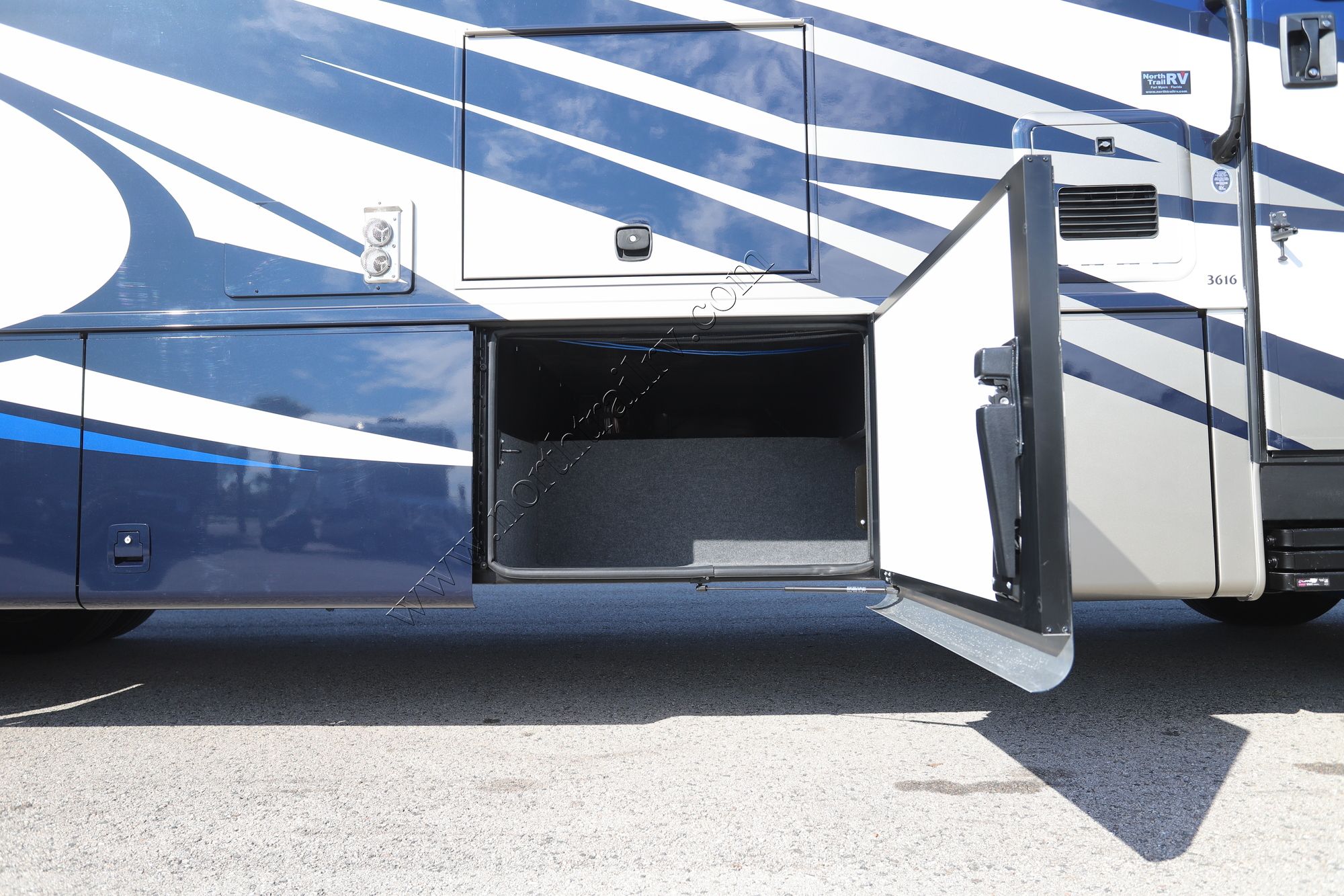 Used 2023 Newmar Bay Star 3616 Class A  For Sale