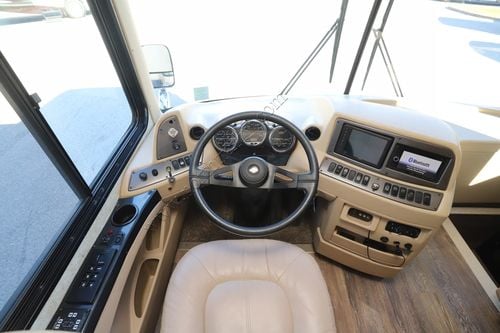 2005 Newmar Kountry Star 3910