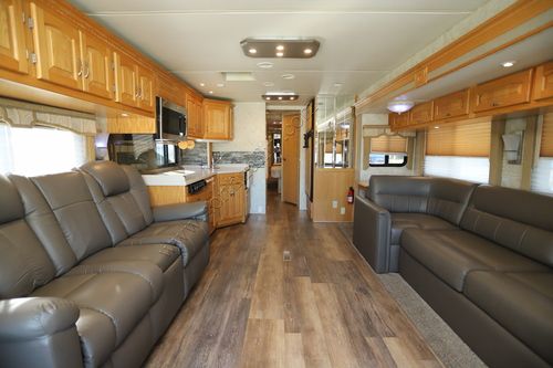 2005 Newmar Kountry Star 3910