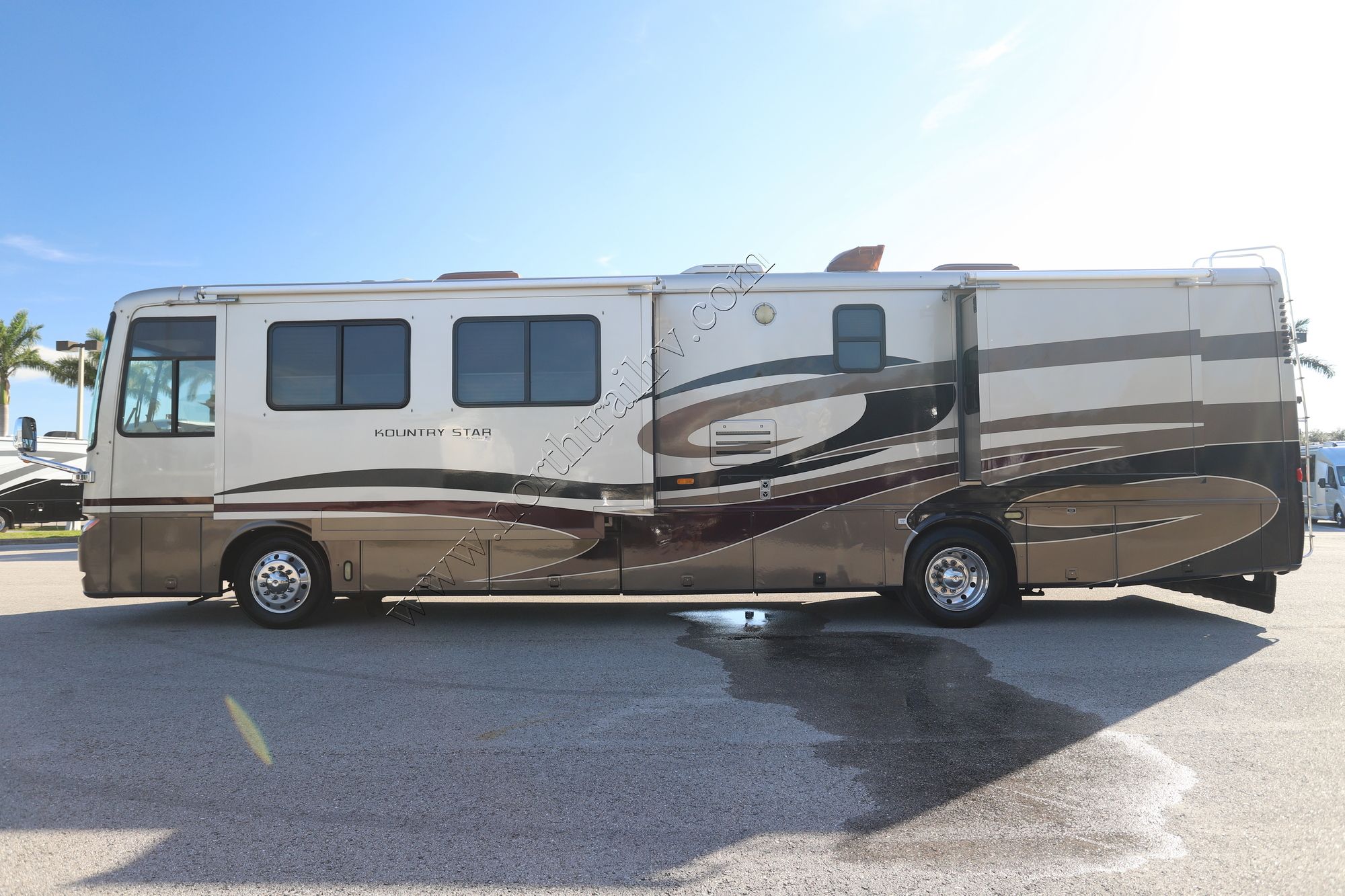 Used 2005 Newmar Kountry Star 3910 Class A  For Sale