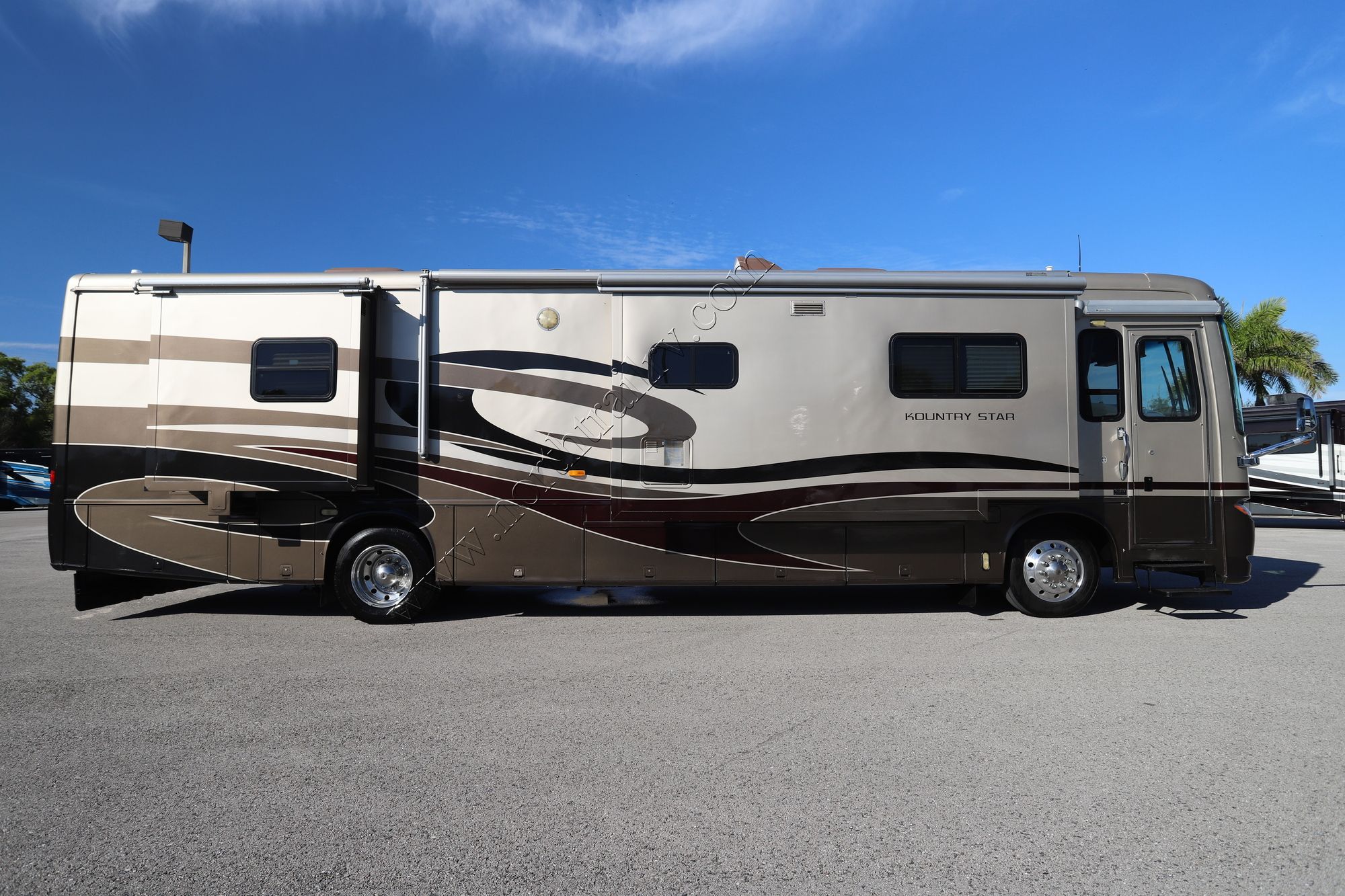 Used 2005 Newmar Kountry Star 3910 Class A  For Sale