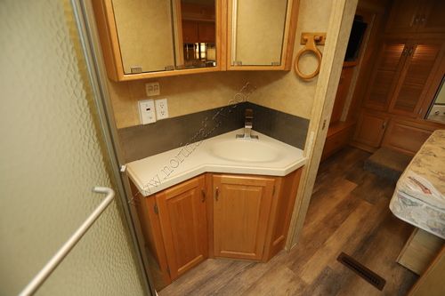 2005 Newmar Kountry Star 3910