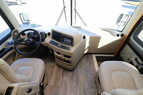 2005 Newmar Kountry Star 3910