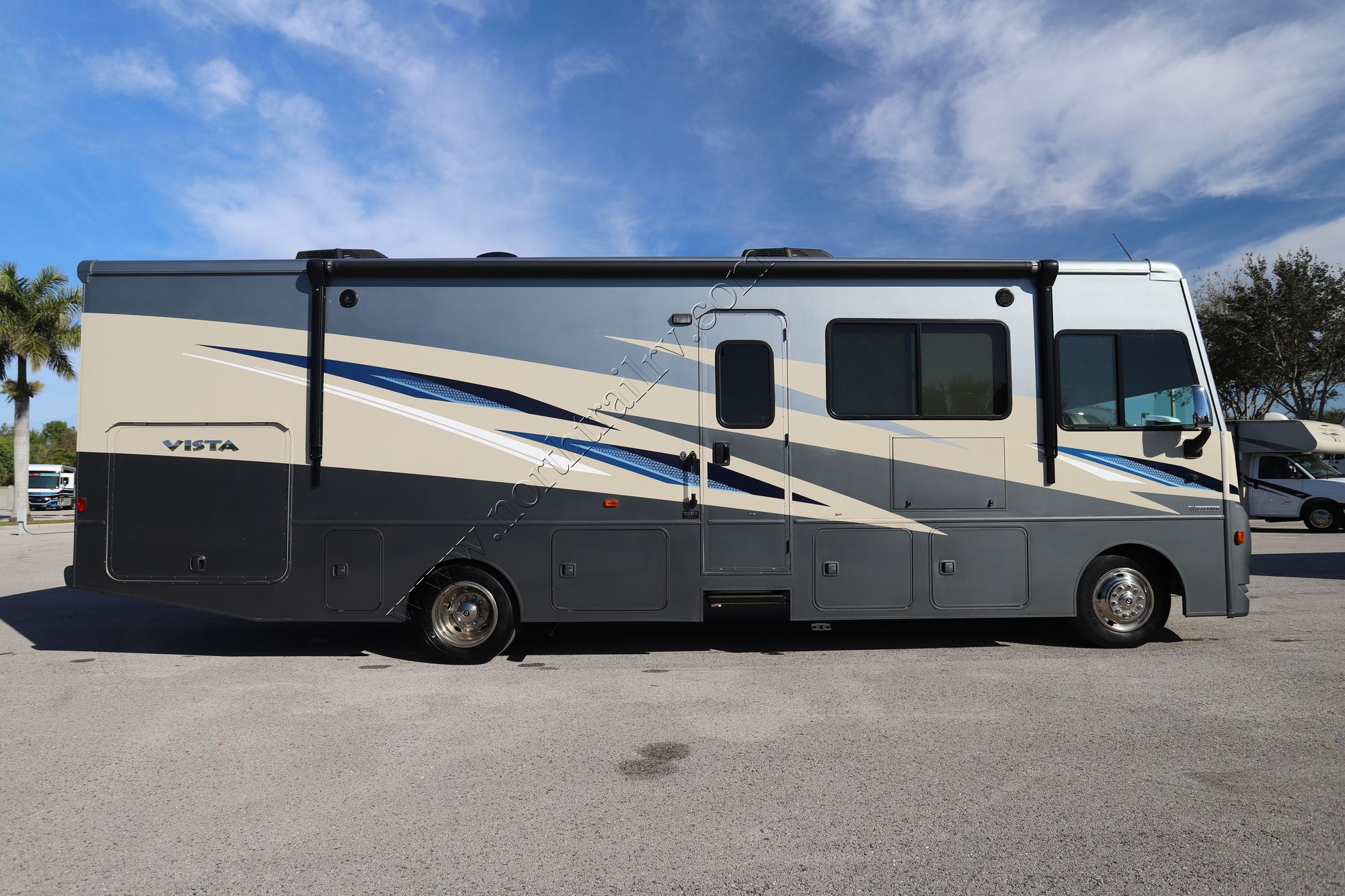 Used 2022 Winnebago Vista 31B Class A  For Sale