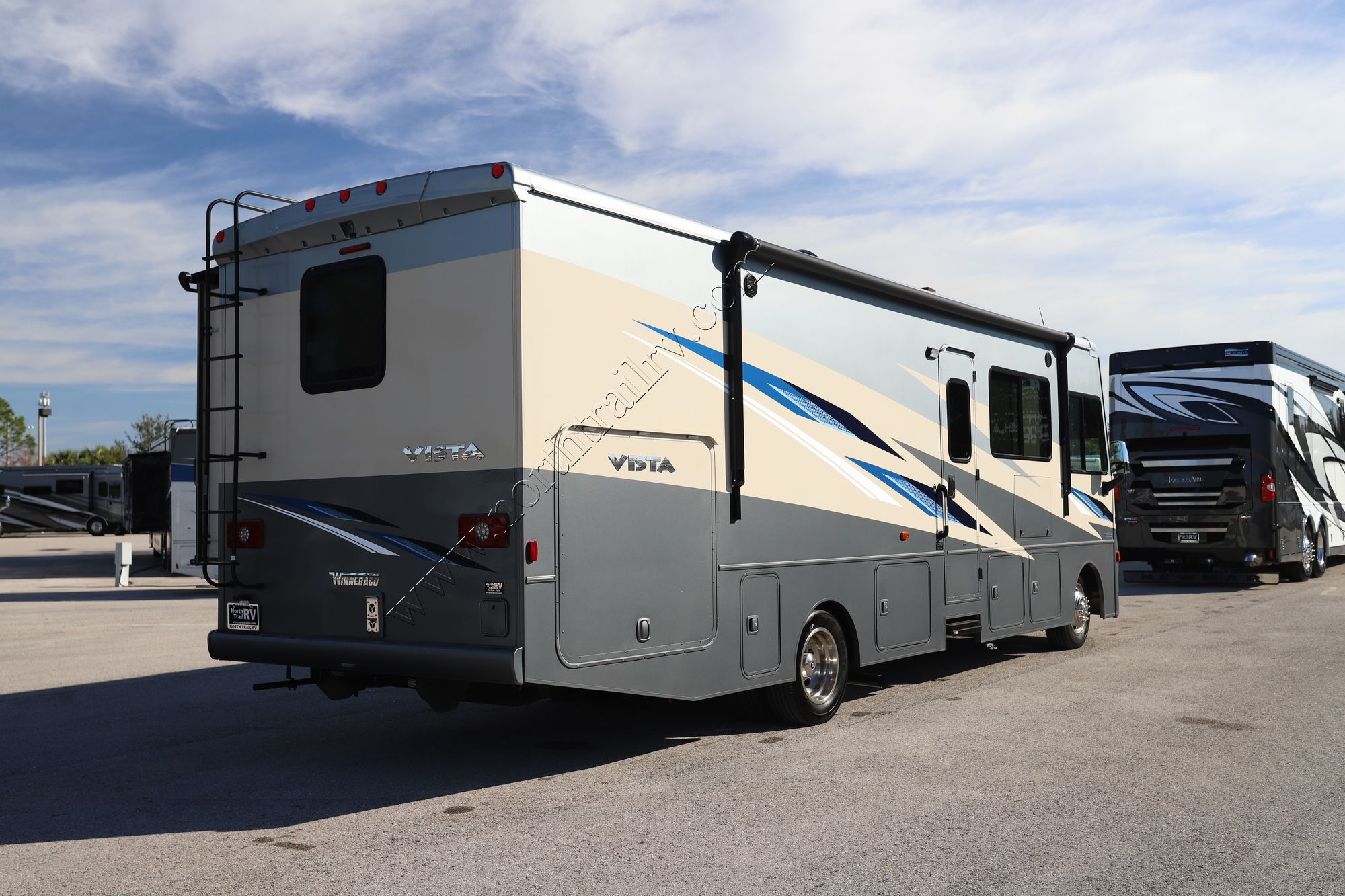 Used 2022 Winnebago Vista 31B Class A  For Sale