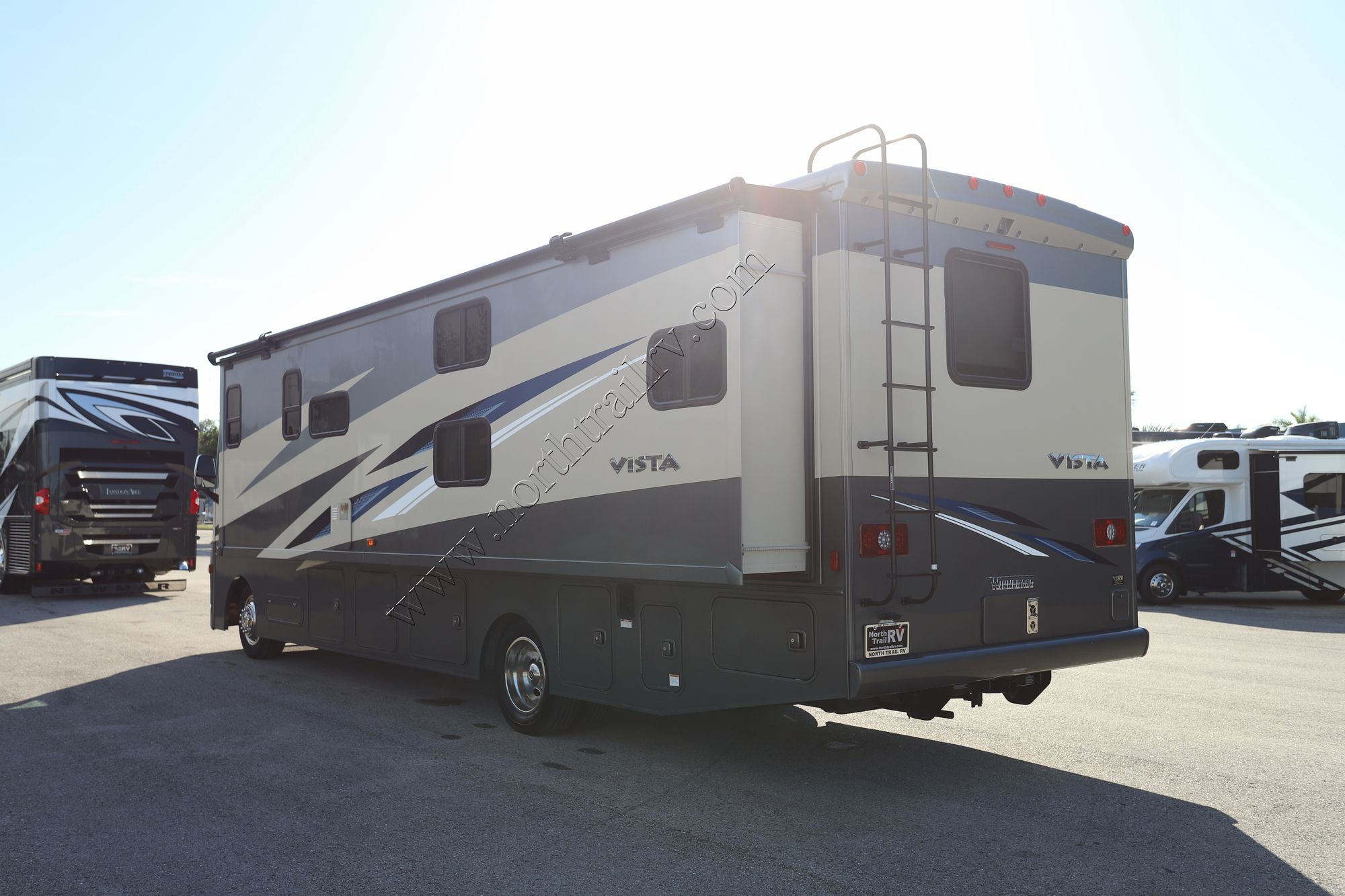 Used 2022 Winnebago Vista 31B Class A  For Sale