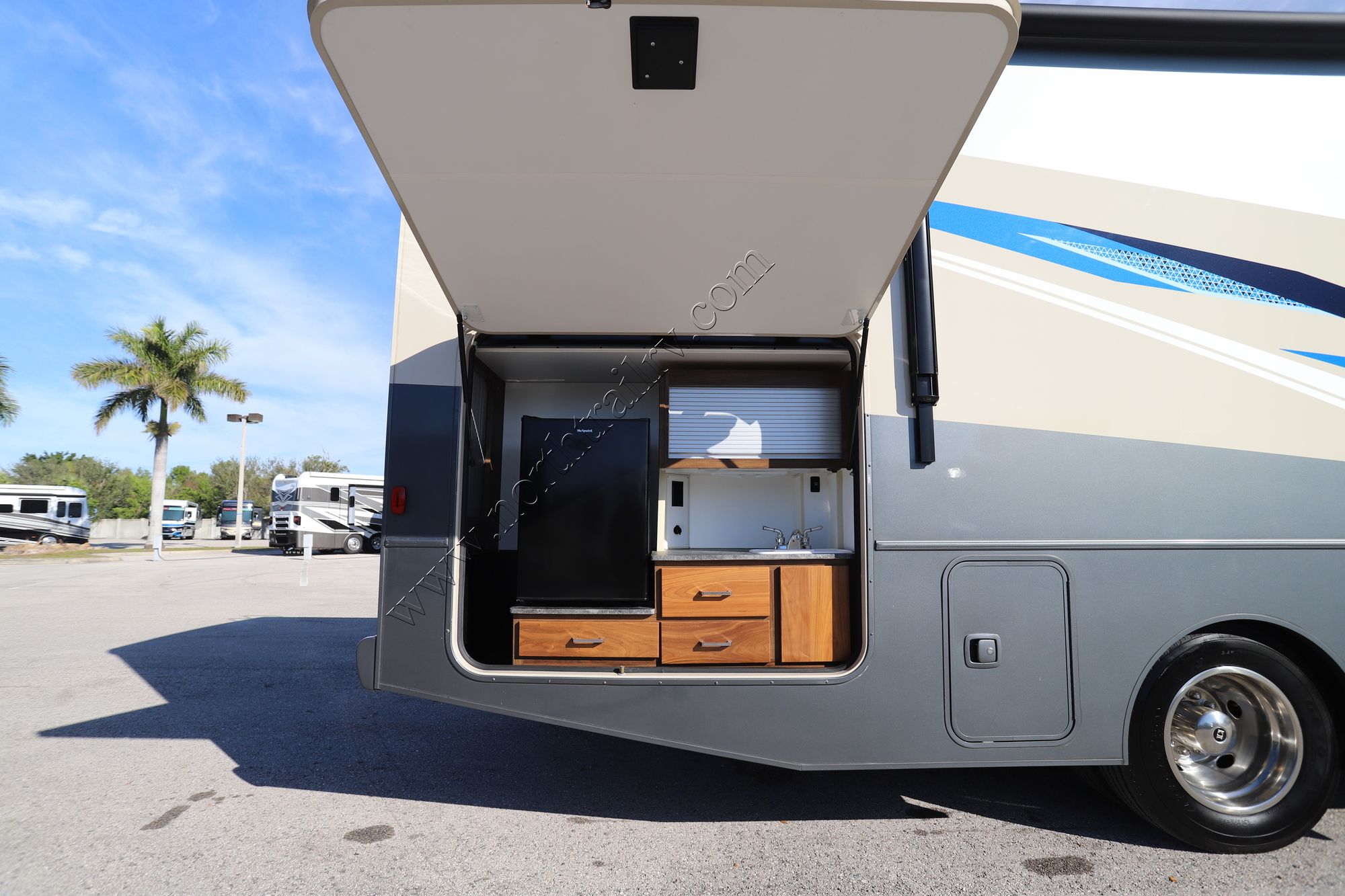 Used 2022 Winnebago Vista 31B Class A  For Sale