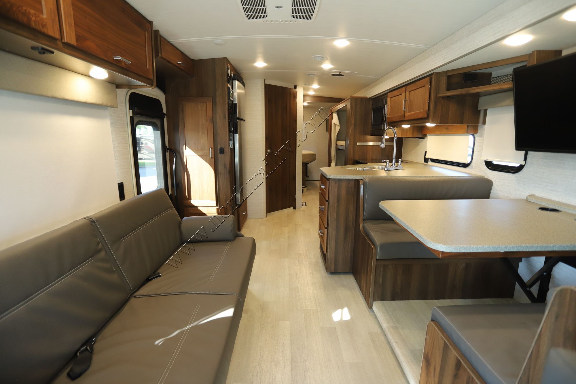 Used 2022 Winnebago Vista 31B Class A  For Sale