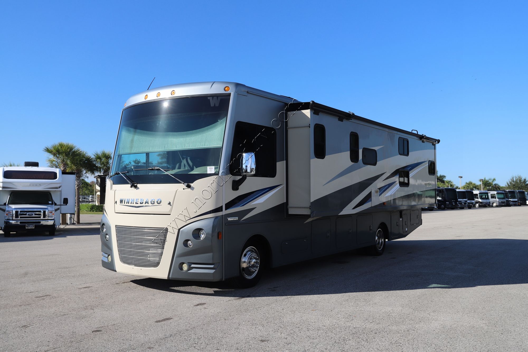 Used 2022 Winnebago Vista 31B Class A  For Sale