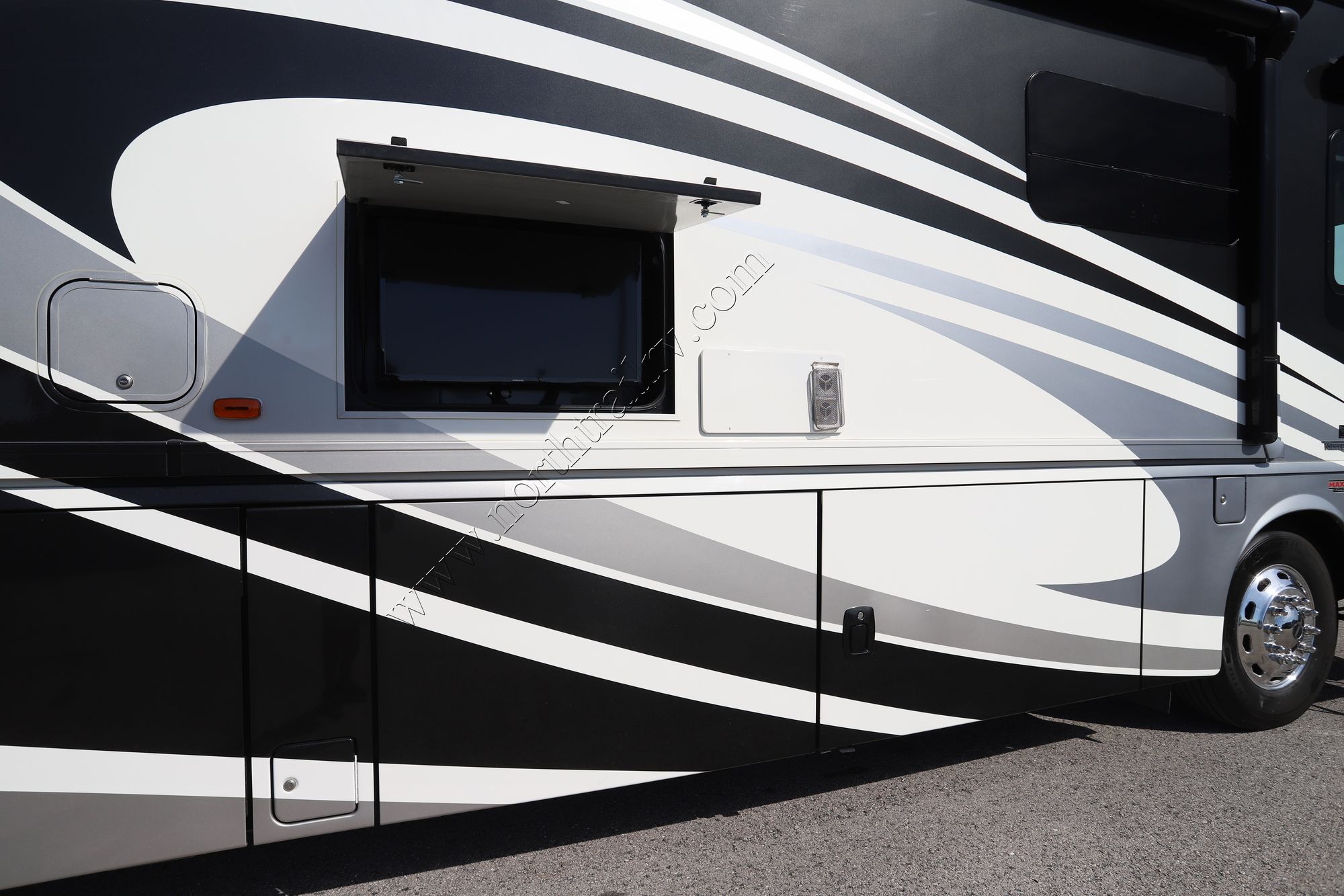 Used 2017 Winnebago Journey 36M Class A  For Sale