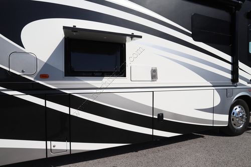 2017 Winnebago Journey 36M