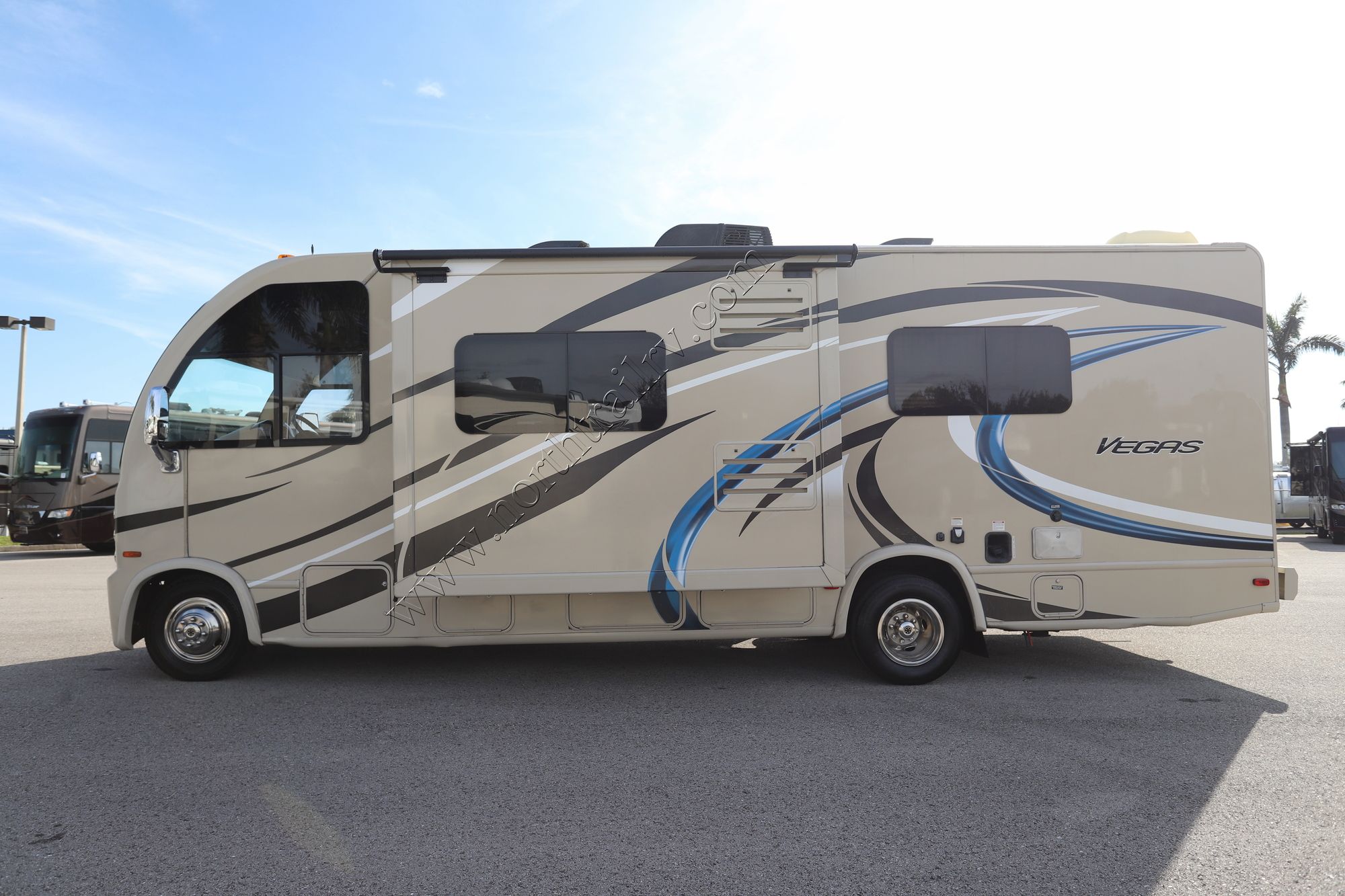 Used 2017 Thor Vegas 25.5 Class A  For Sale