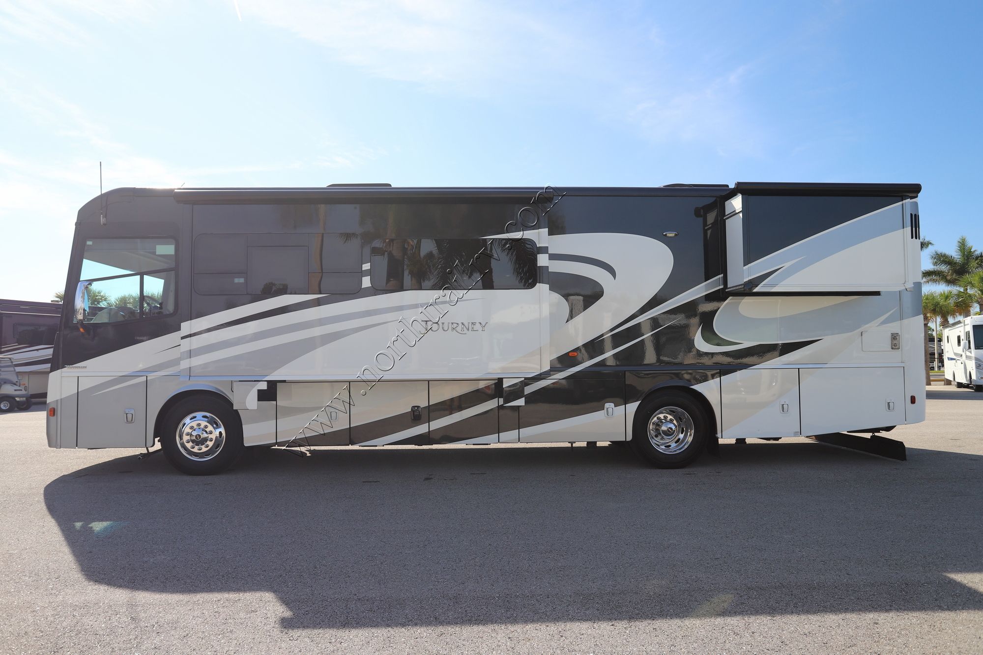 Used 2017 Winnebago Journey 36M Class A  For Sale