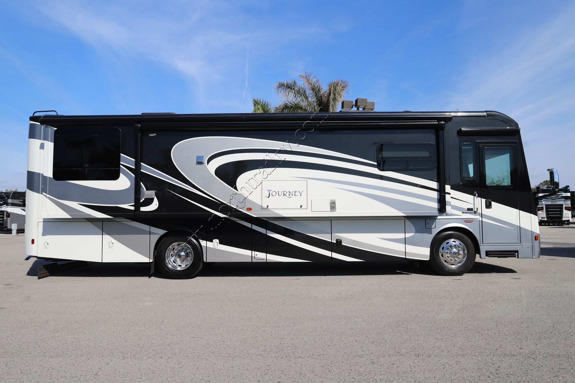 Used 2017 Winnebago Journey 36M Class A  For Sale