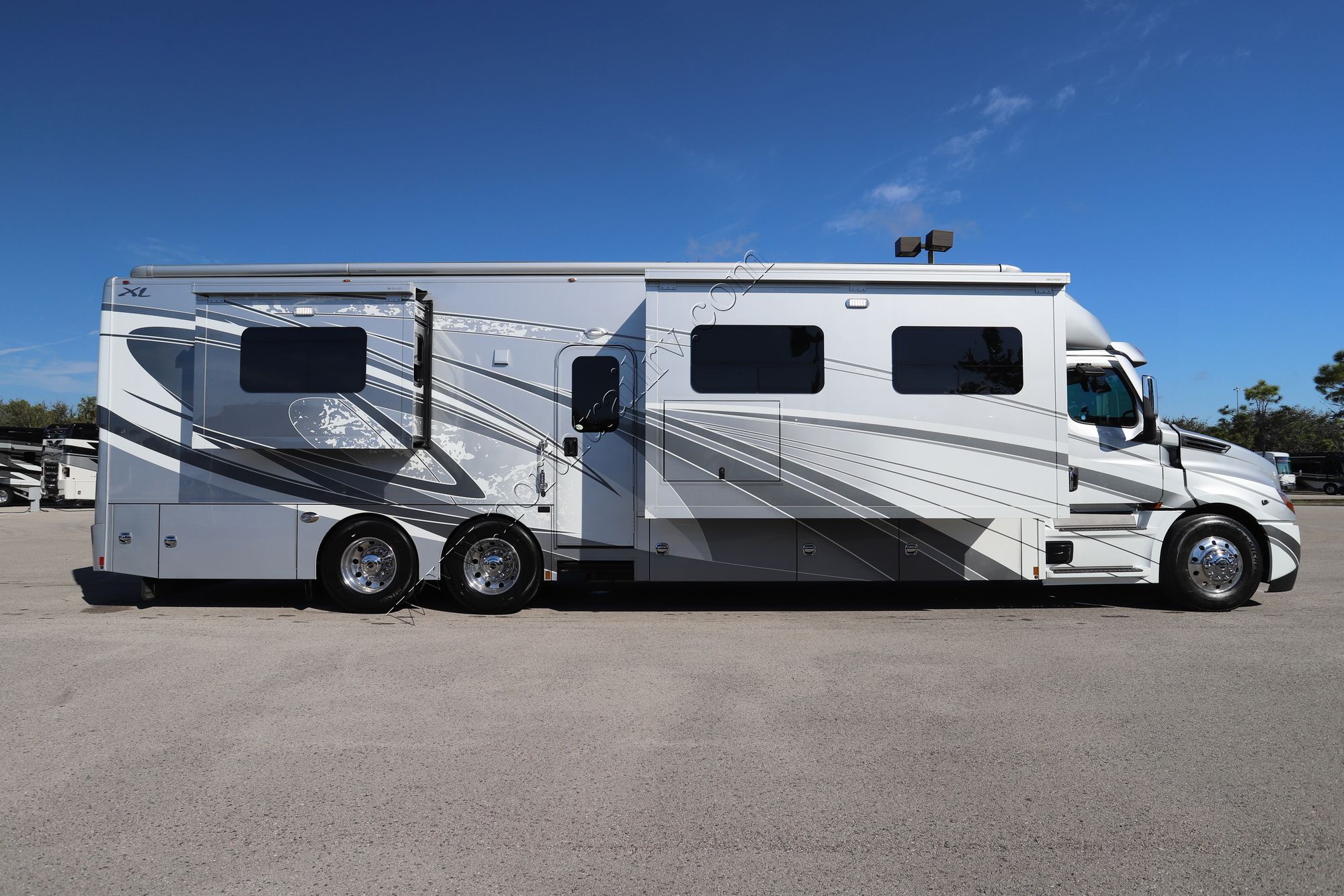 Used 2023 Renegade Rv Xl 43DB Super C  For Sale