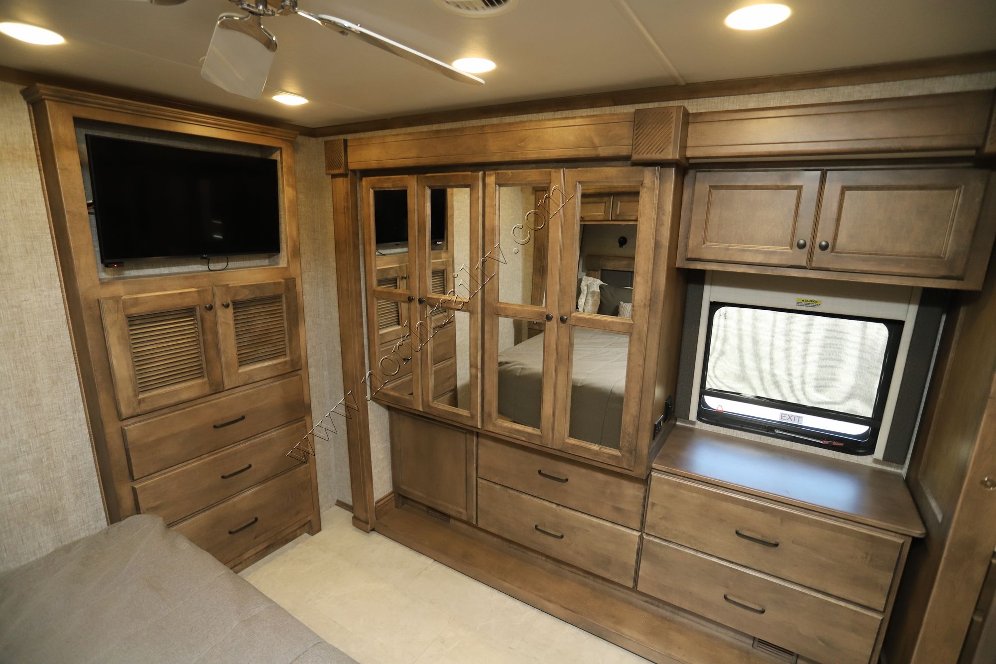 New 2025 Tiffin Motor Homes Allegro 34PA Class A  For Sale