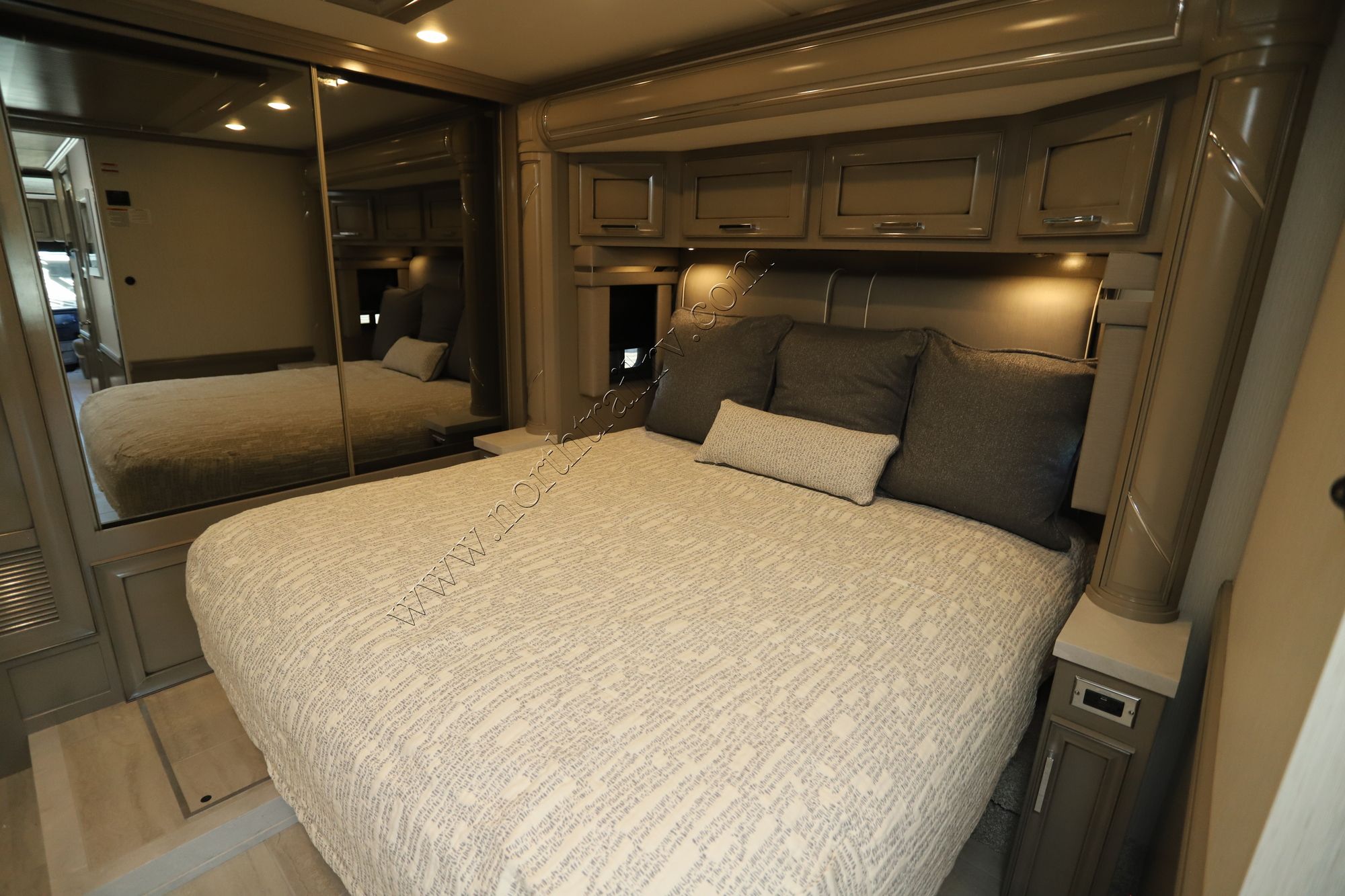 New 2025 Newmar Ventana 3512 Class A  For Sale