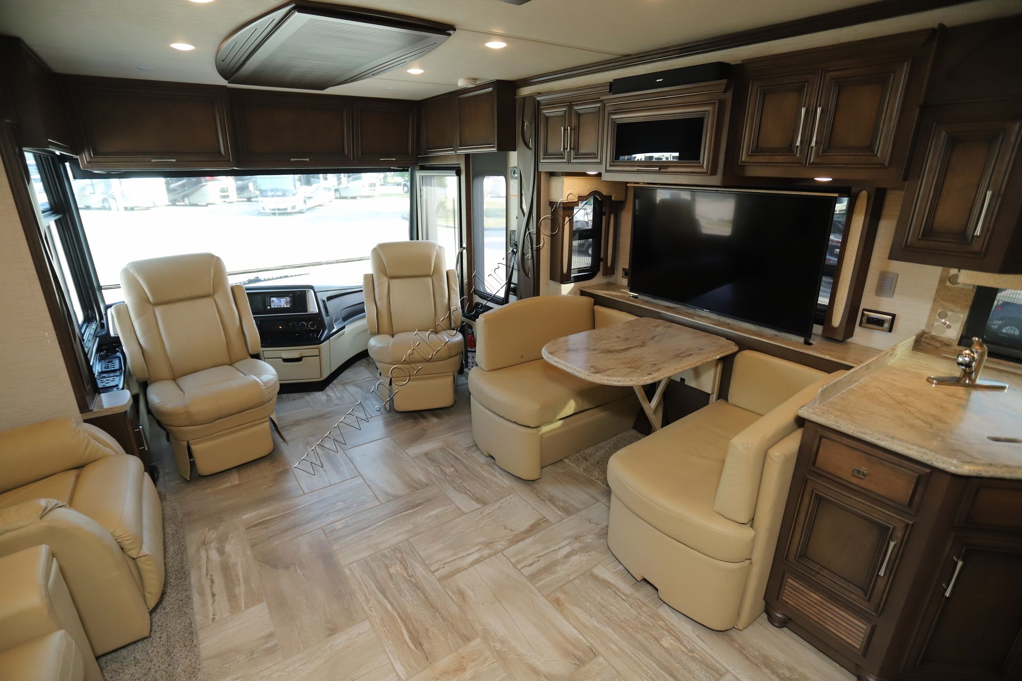 Used 2019 Newmar Ventana 3412 Class A  For Sale