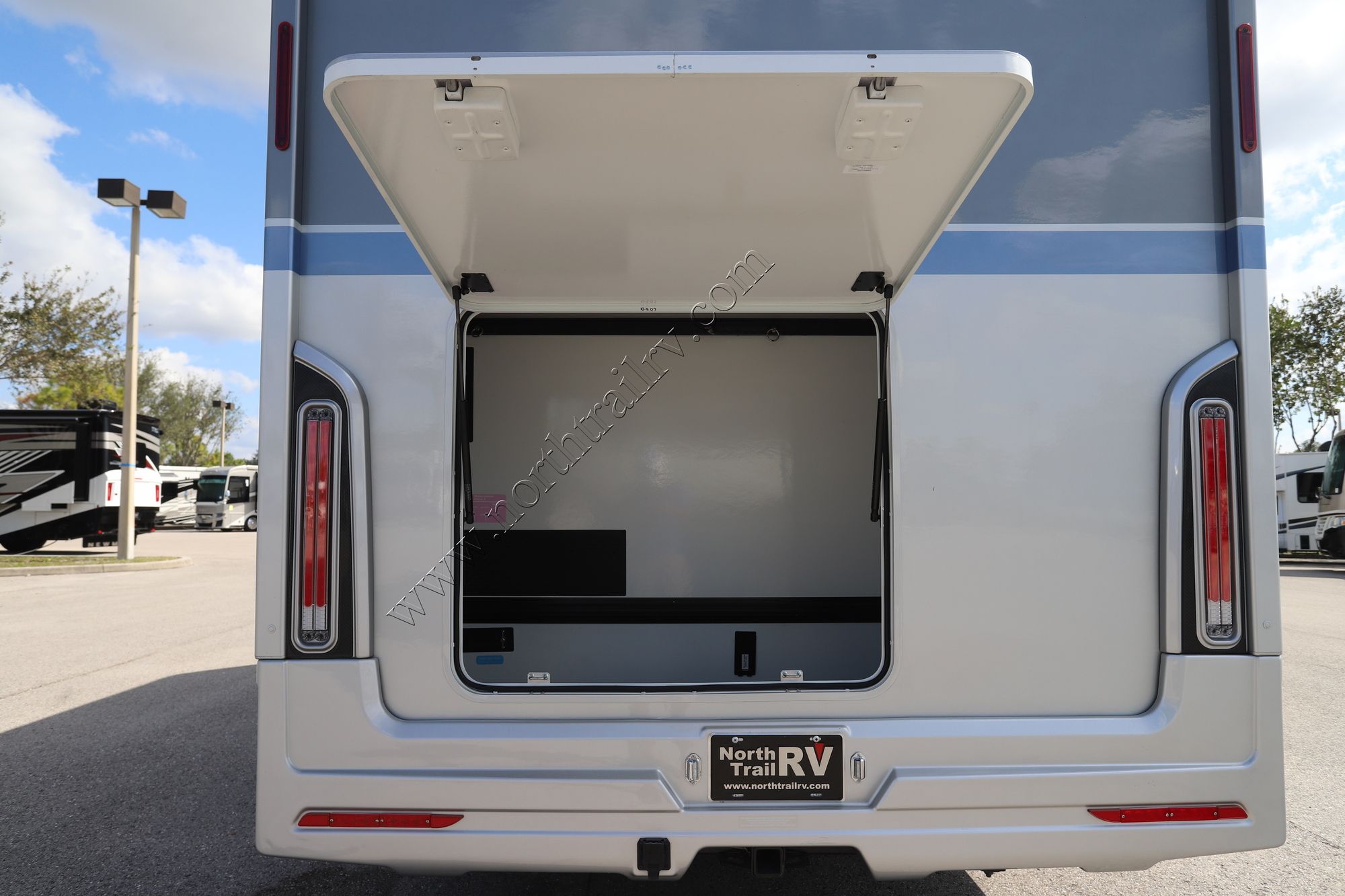 Used 2025 Winnebago Navion 24T Class C  For Sale