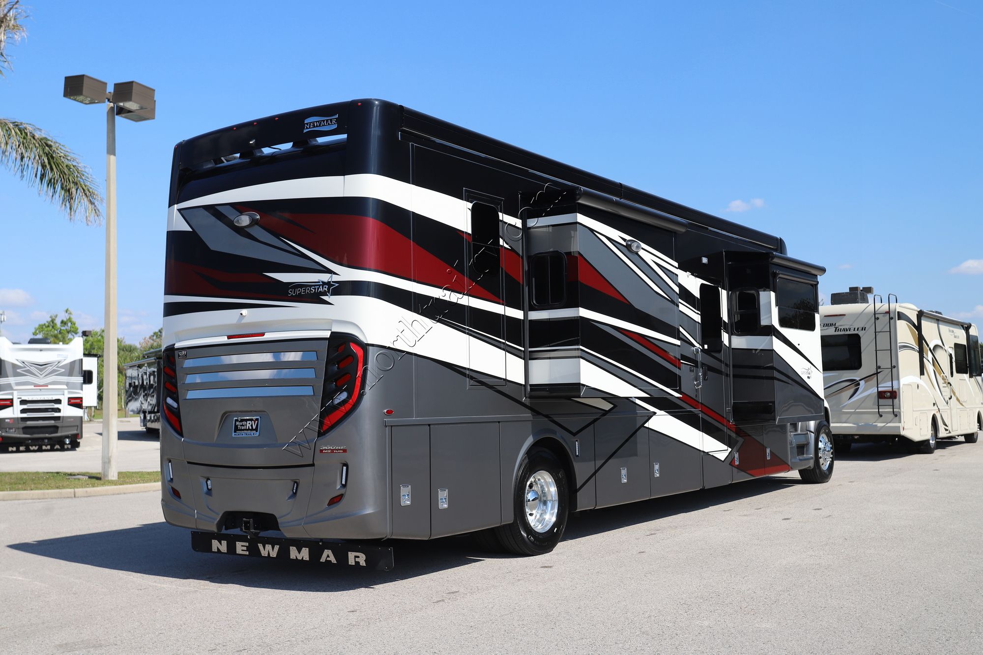 New 2025 Newmar Super Star 4059 Super C  For Sale