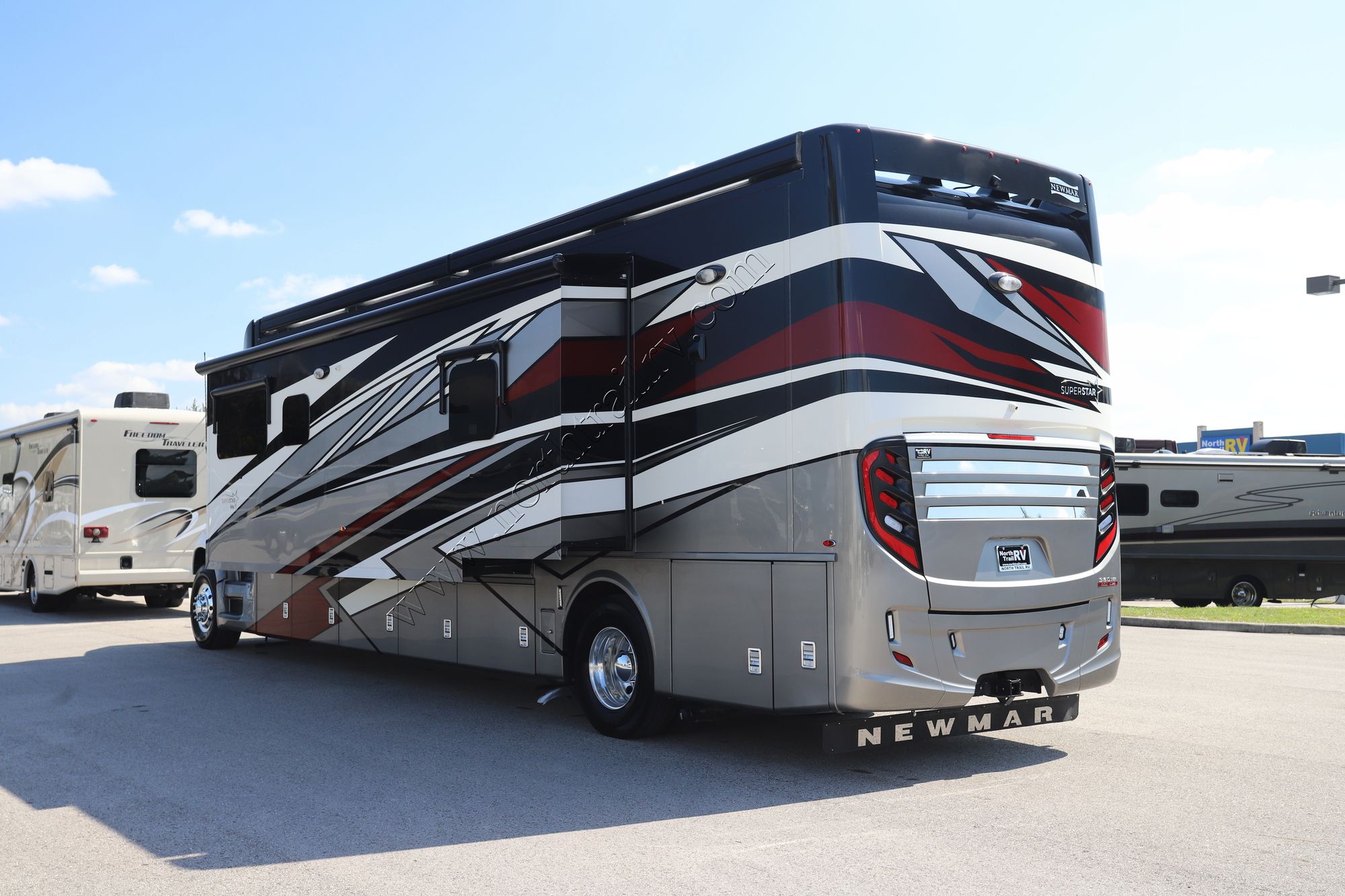 New 2025 Newmar Super Star 4059 Super C  For Sale