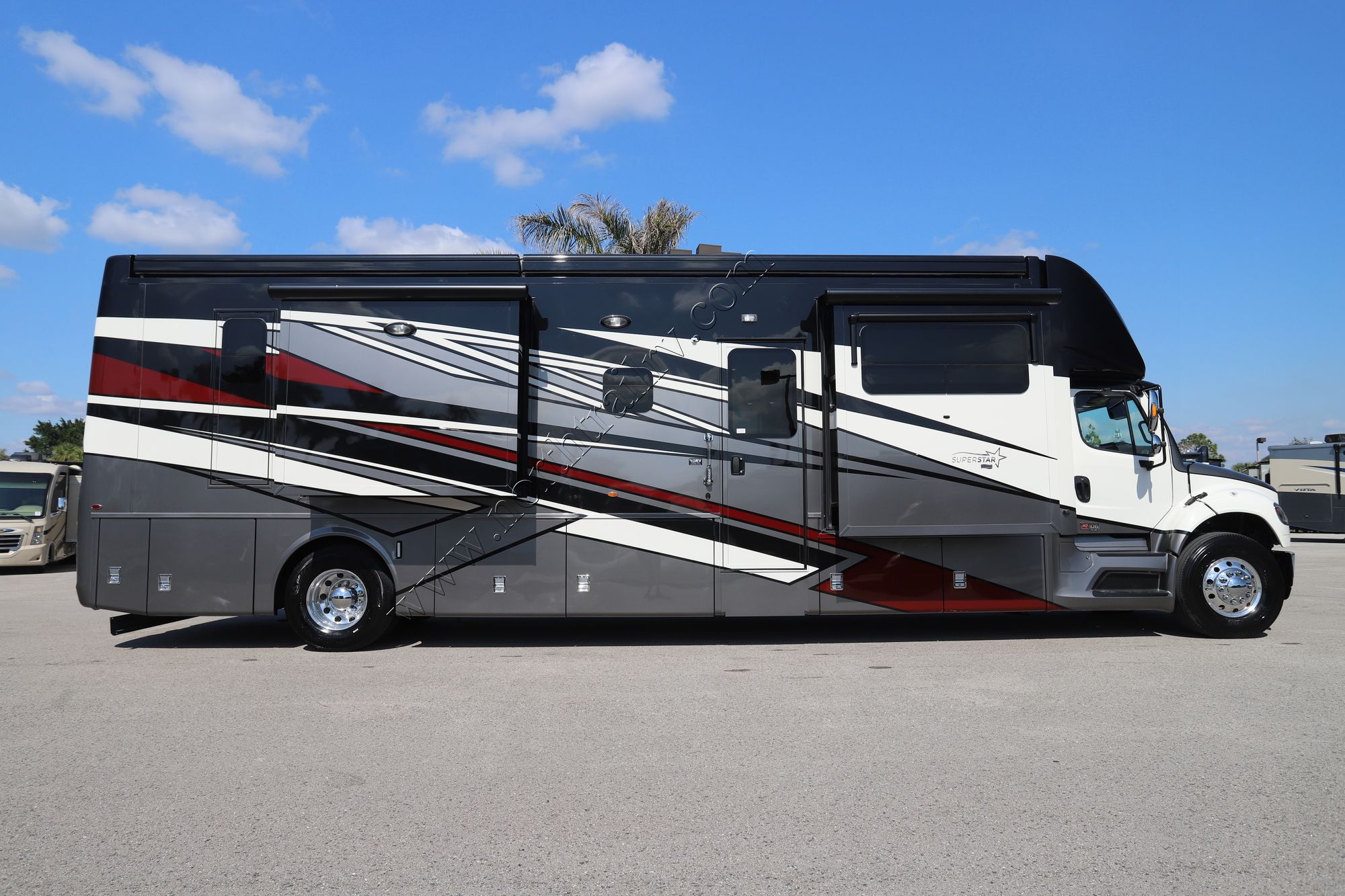 New 2025 Newmar Super Star 4059 Super C  For Sale