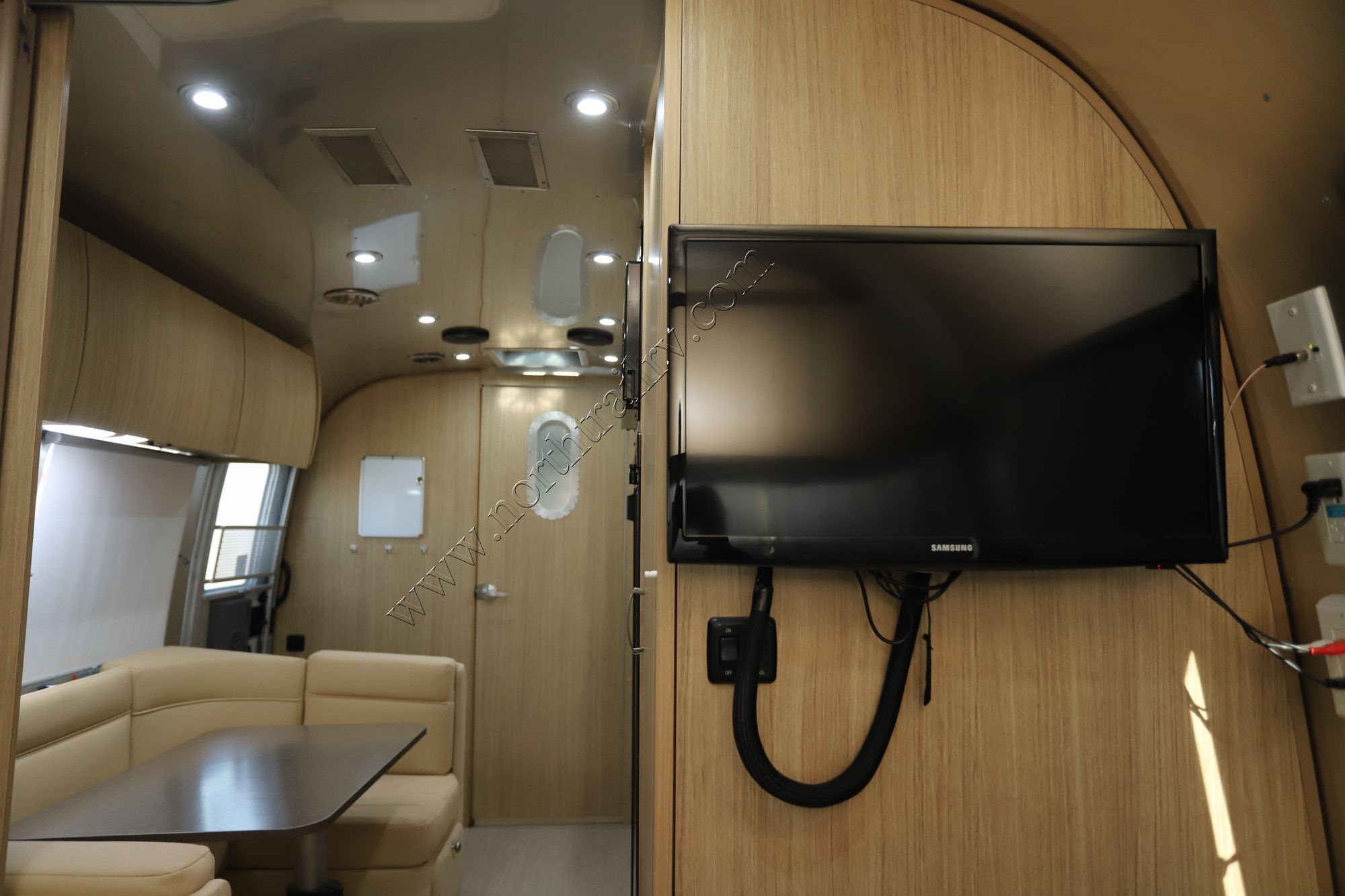 Used 2019 Airstream Flying Cloud 23FB Travel Trailer  For Sale