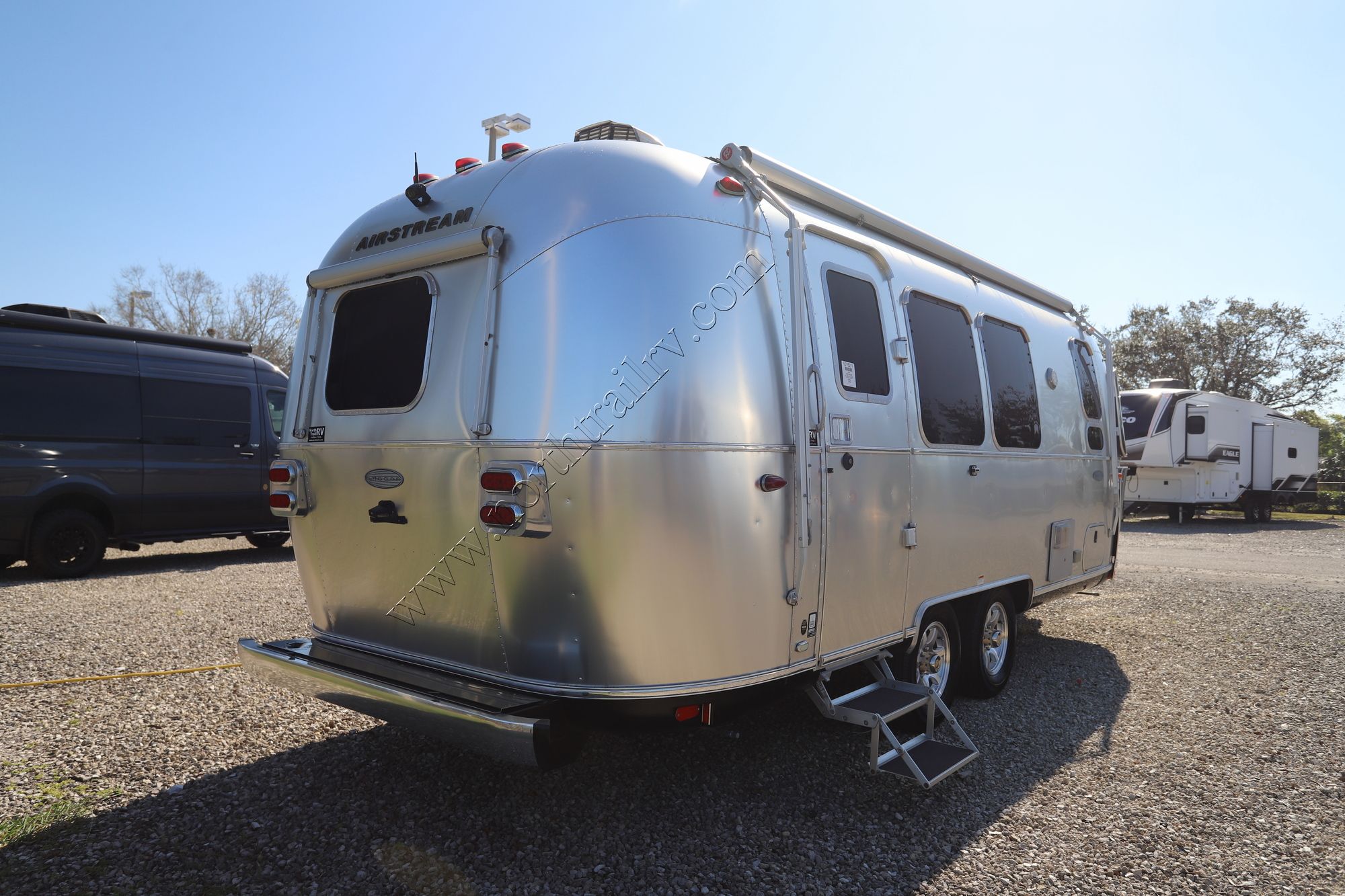 Used 2019 Airstream Flying Cloud 23FB Travel Trailer  For Sale