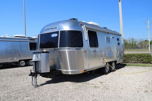 2019 Airstream Flying Cloud 23FB Travel Trailer