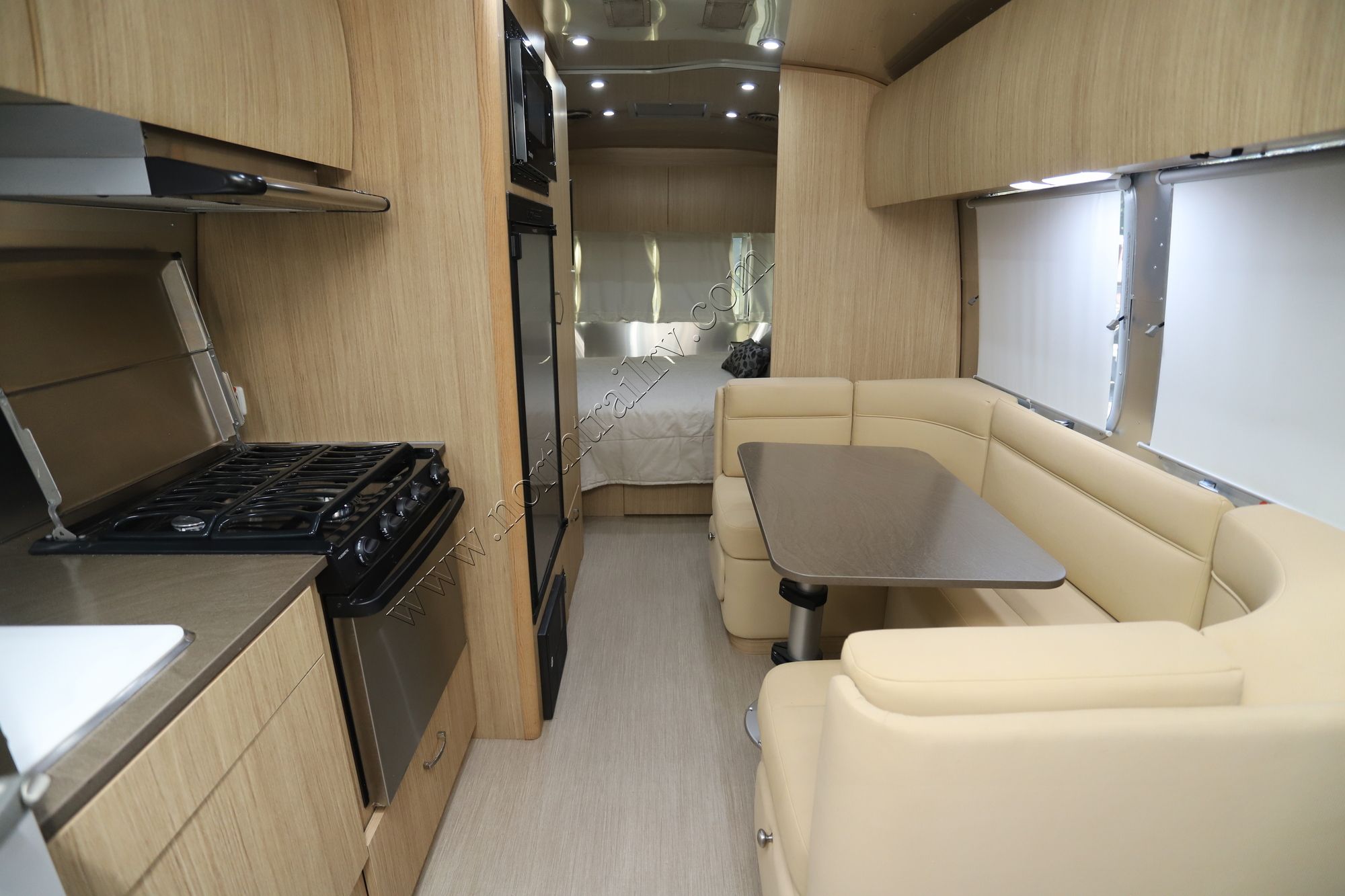 Used 2019 Airstream Flying Cloud 23FB Travel Trailer  For Sale