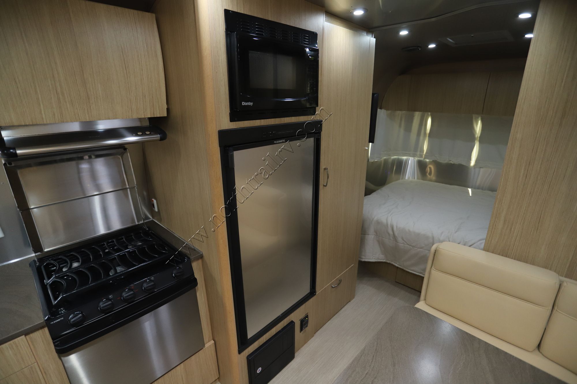 Used 2019 Airstream Flying Cloud 23FB Travel Trailer  For Sale