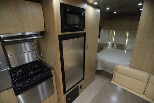 2019 Airstream Flying Cloud 23FB