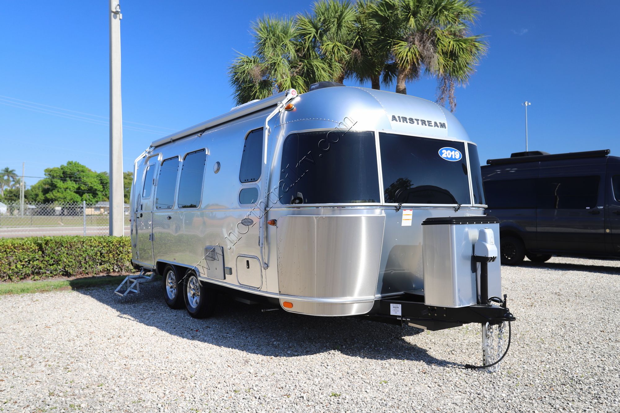 Used 2019 Airstream Flying Cloud 23FB Travel Trailer  For Sale