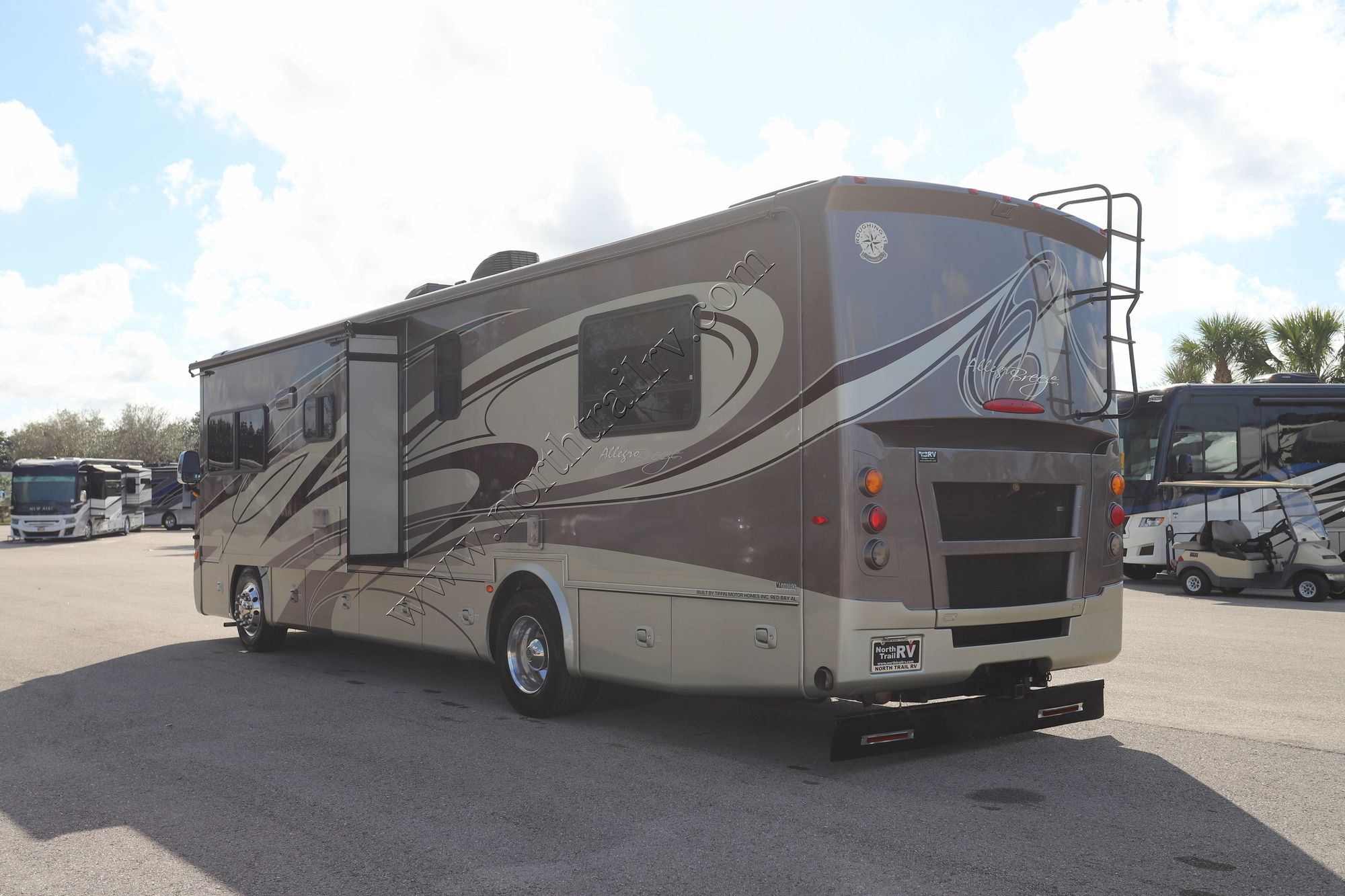 Used 2011 Tiffin Motor Homes Breeze 32BR Class A  For Sale